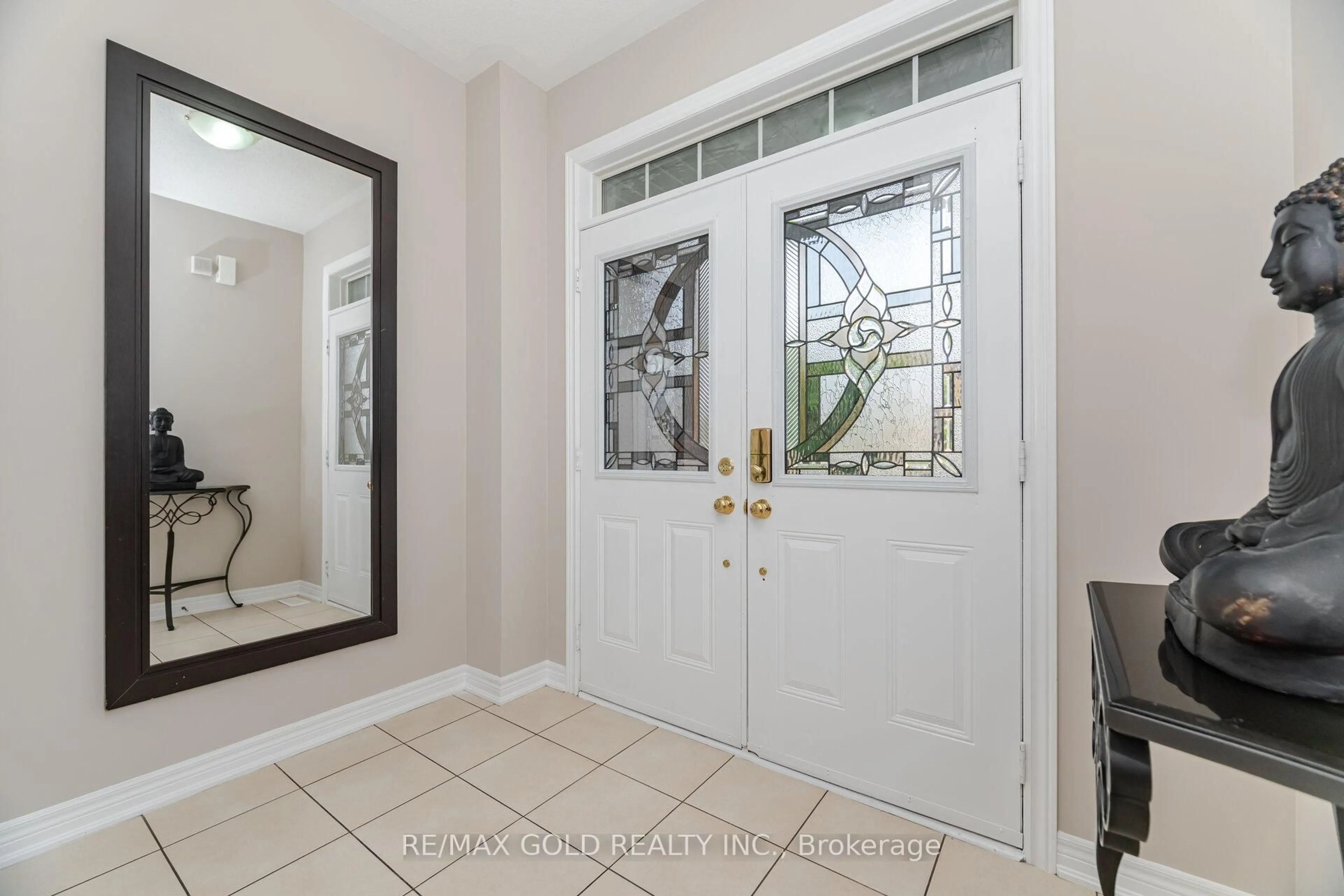 Indoor entryway for 11 Seedland Cres, Brampton Ontario L6R 0Z6