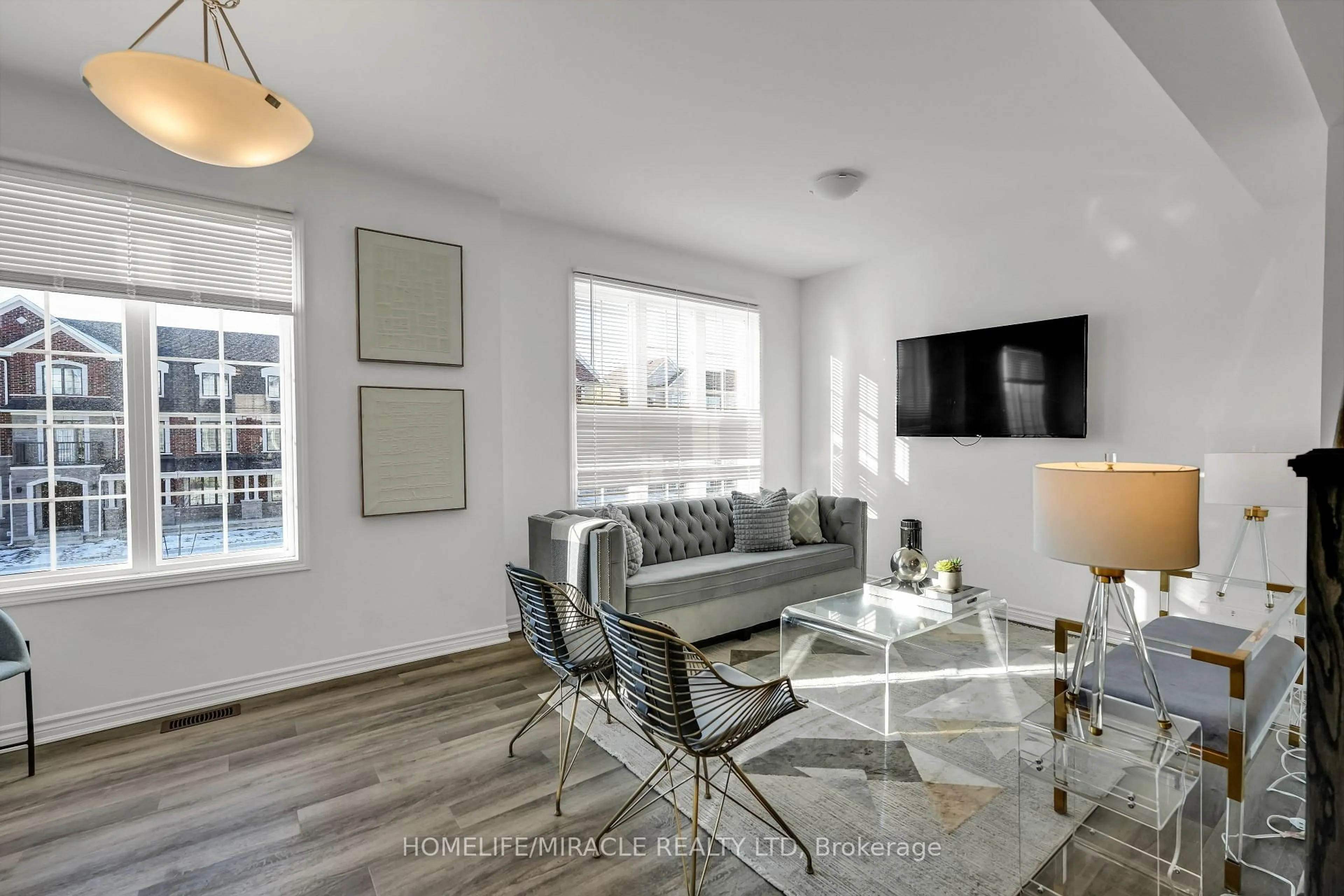 Living room with furniture, unknown for 32 Bellasera Way, Caledon Ontario L7C 1Z9