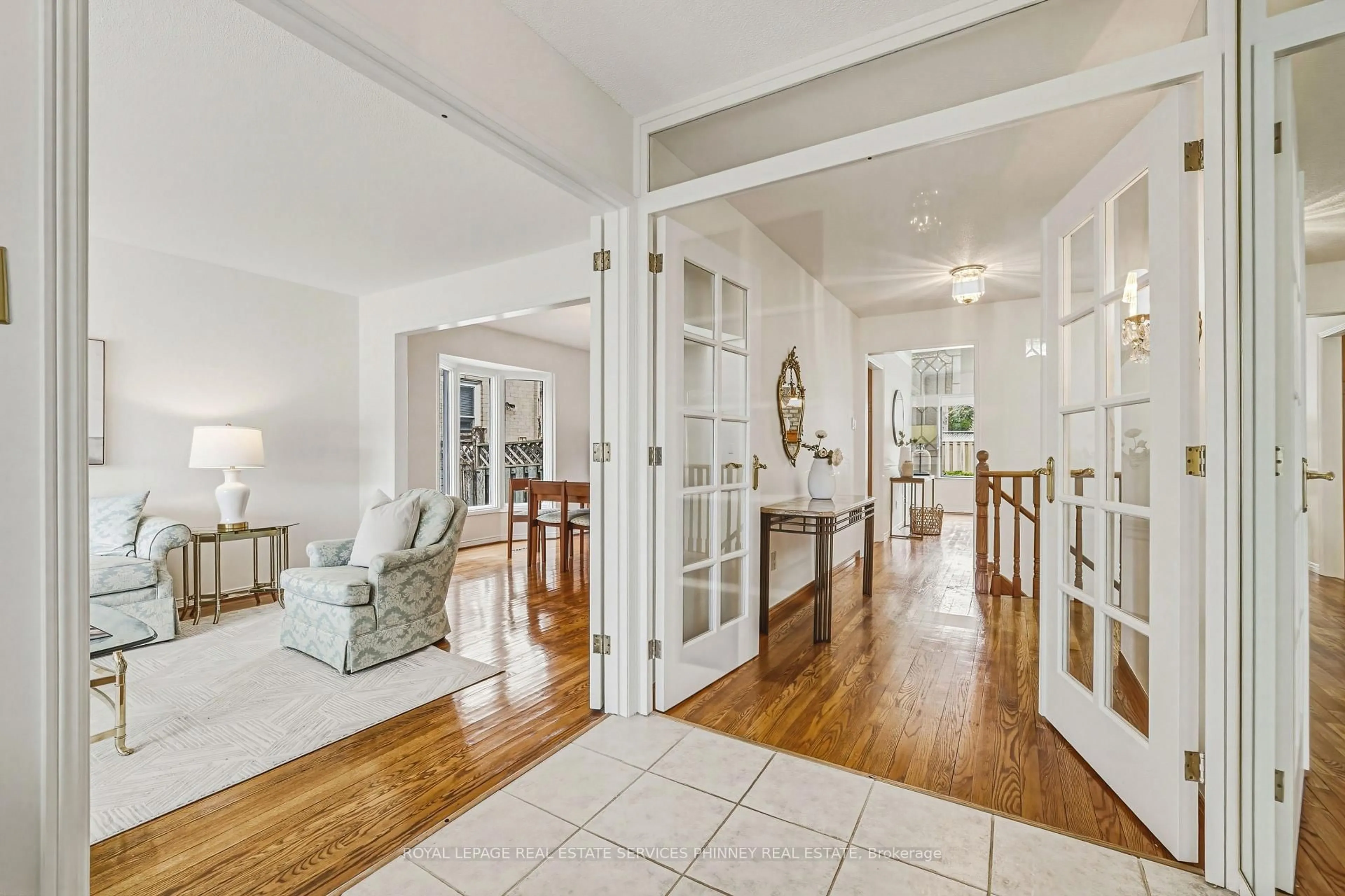 Indoor entryway for 1595 Flamborough Circ, Mississauga Ontario L5M 3M8