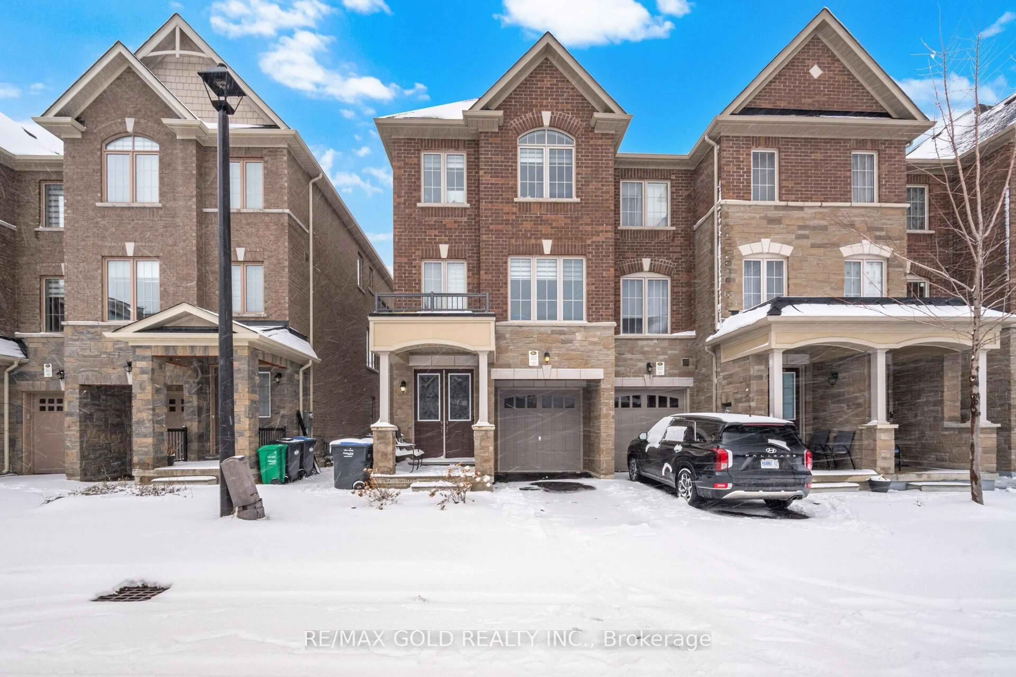 A pic from outside/outdoor area/front of a property/back of a property/a pic from drone, street for 8 Estelle Gate, Brampton Ontario L6P 4M9