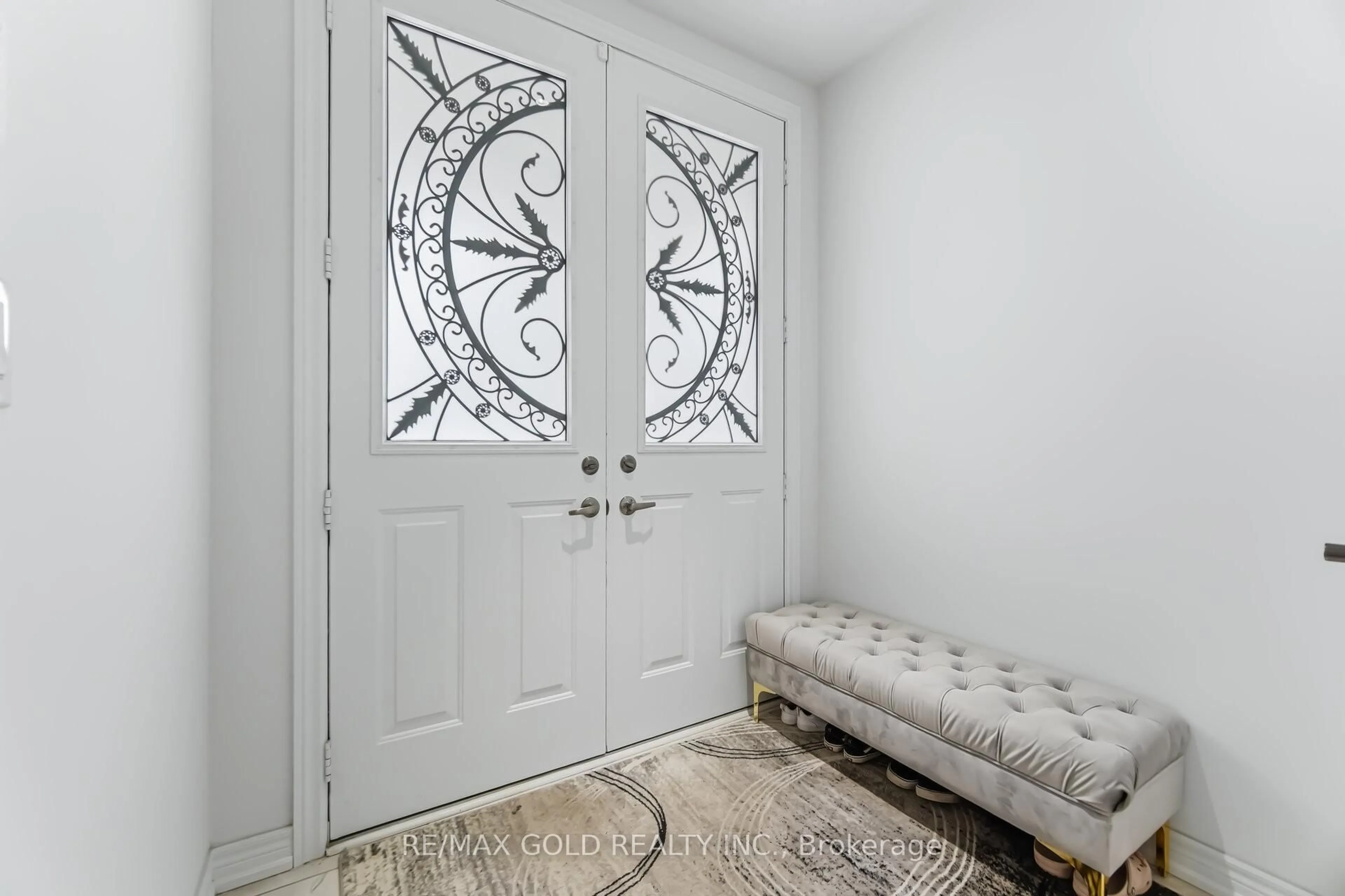 Indoor entryway for 8 Estelle Gate, Brampton Ontario L6P 4M9