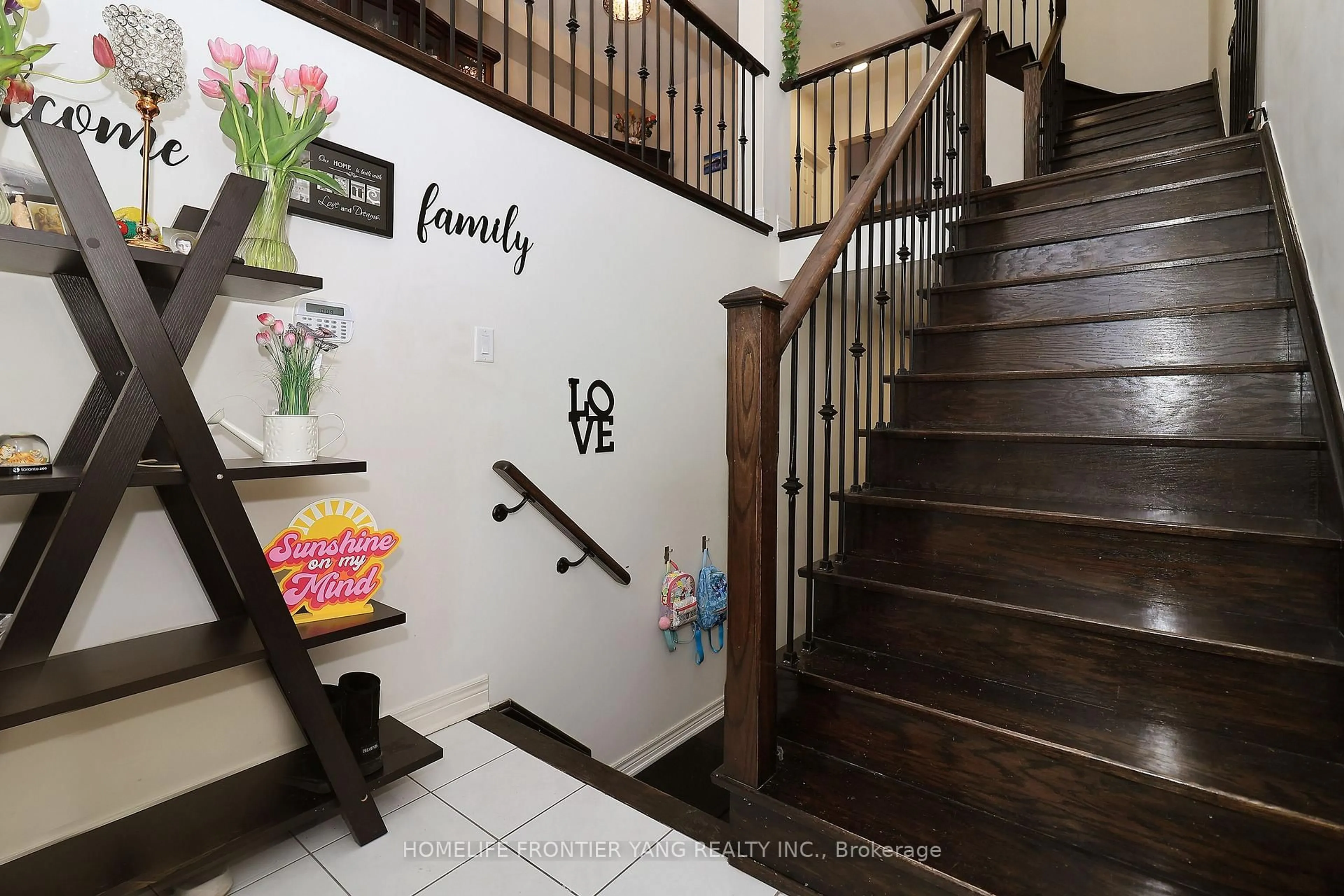 Indoor foyer for 38 Betty Nagle St, Toronto Ontario M9M 0E2