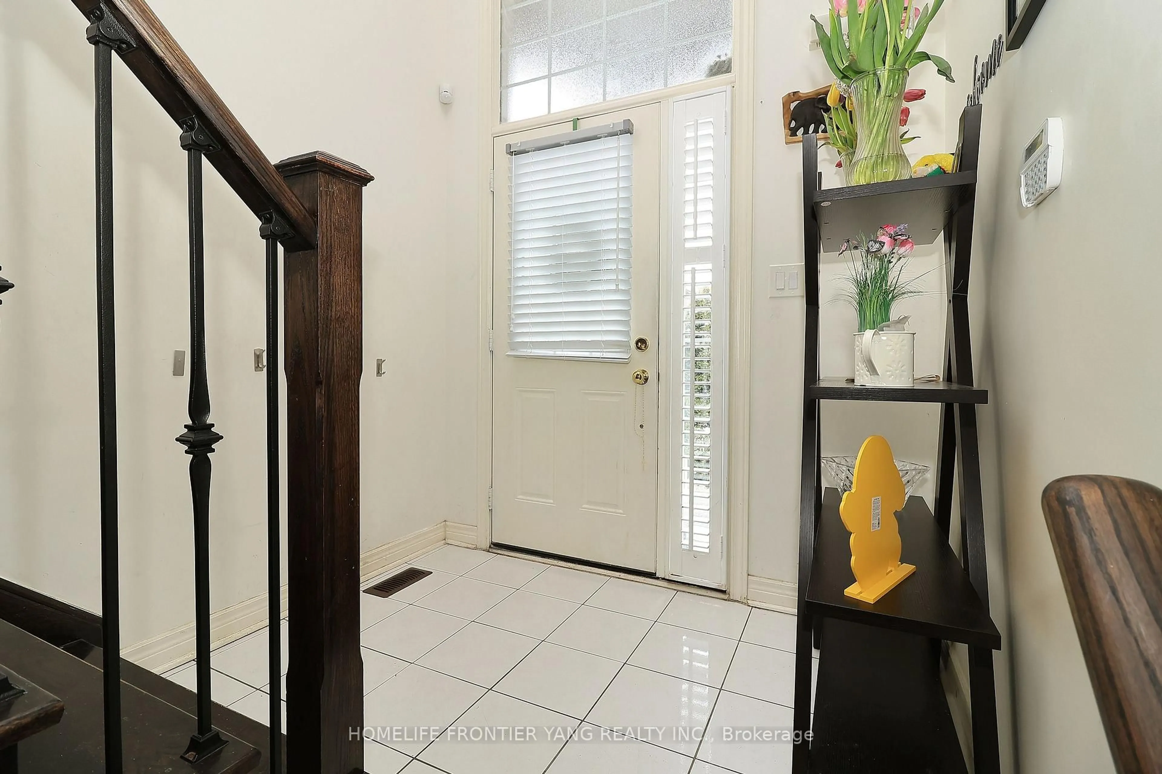 Indoor entryway for 38 Betty Nagle St, Toronto Ontario M9M 0E2