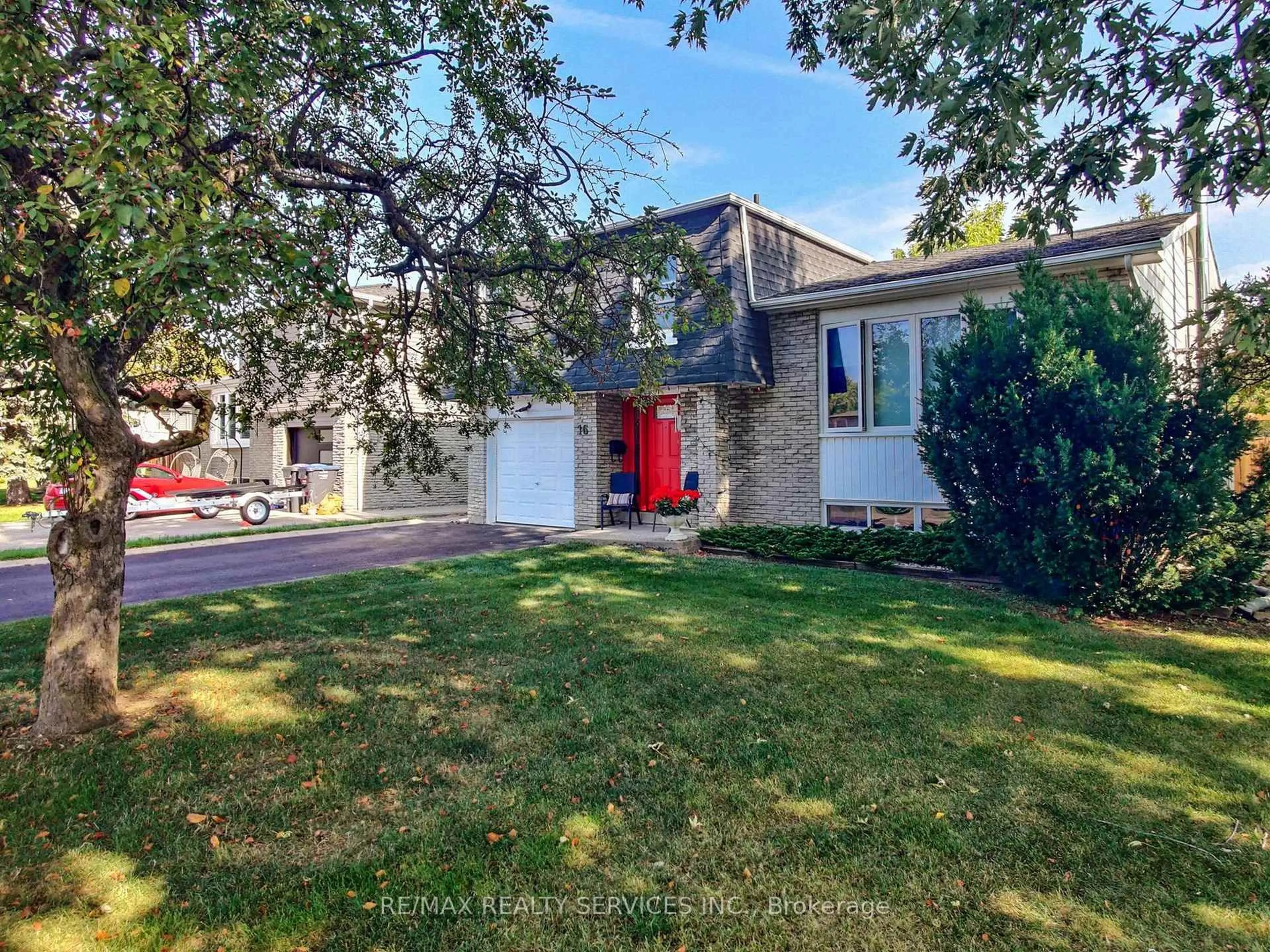 A pic from outside/outdoor area/front of a property/back of a property/a pic from drone, street for 16 Grassington Cres, Brampton Ontario L6S 1Z6