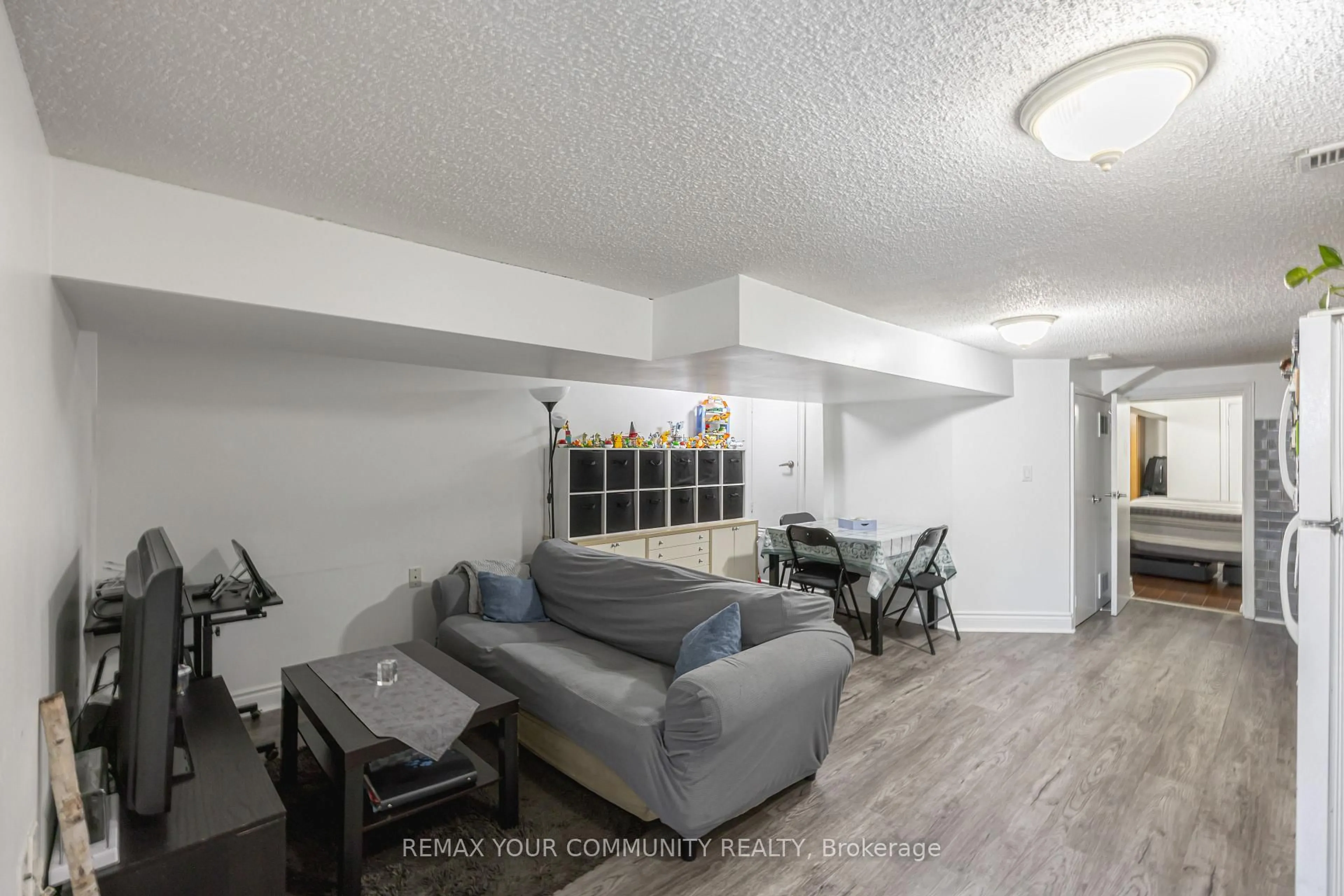 A pic of a room for 154 Day Ave, Toronto Ontario M6E 3W3