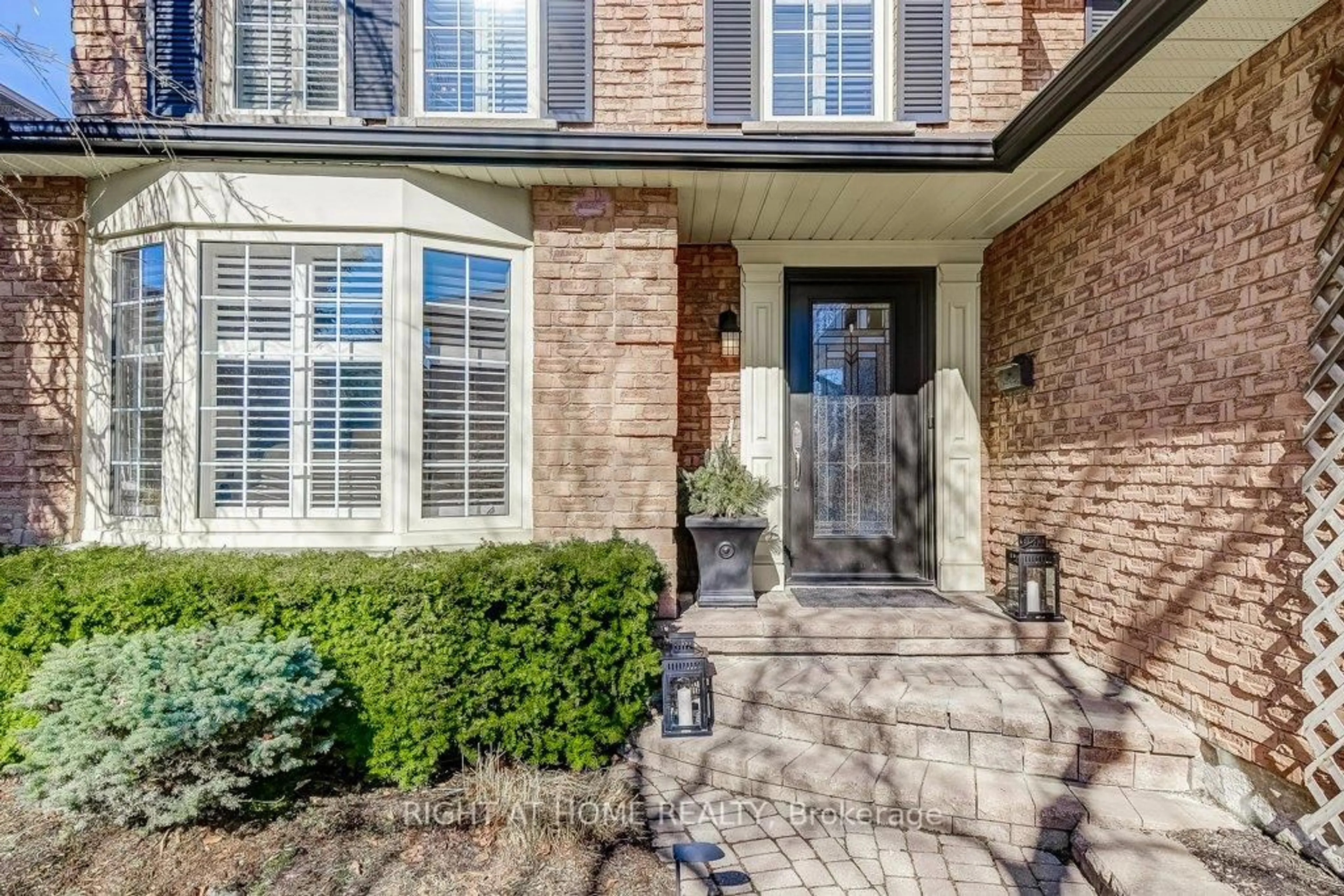 Home with brick exterior material, street for 2444 Butternut Cres, Burlington Ontario L7M 3L9