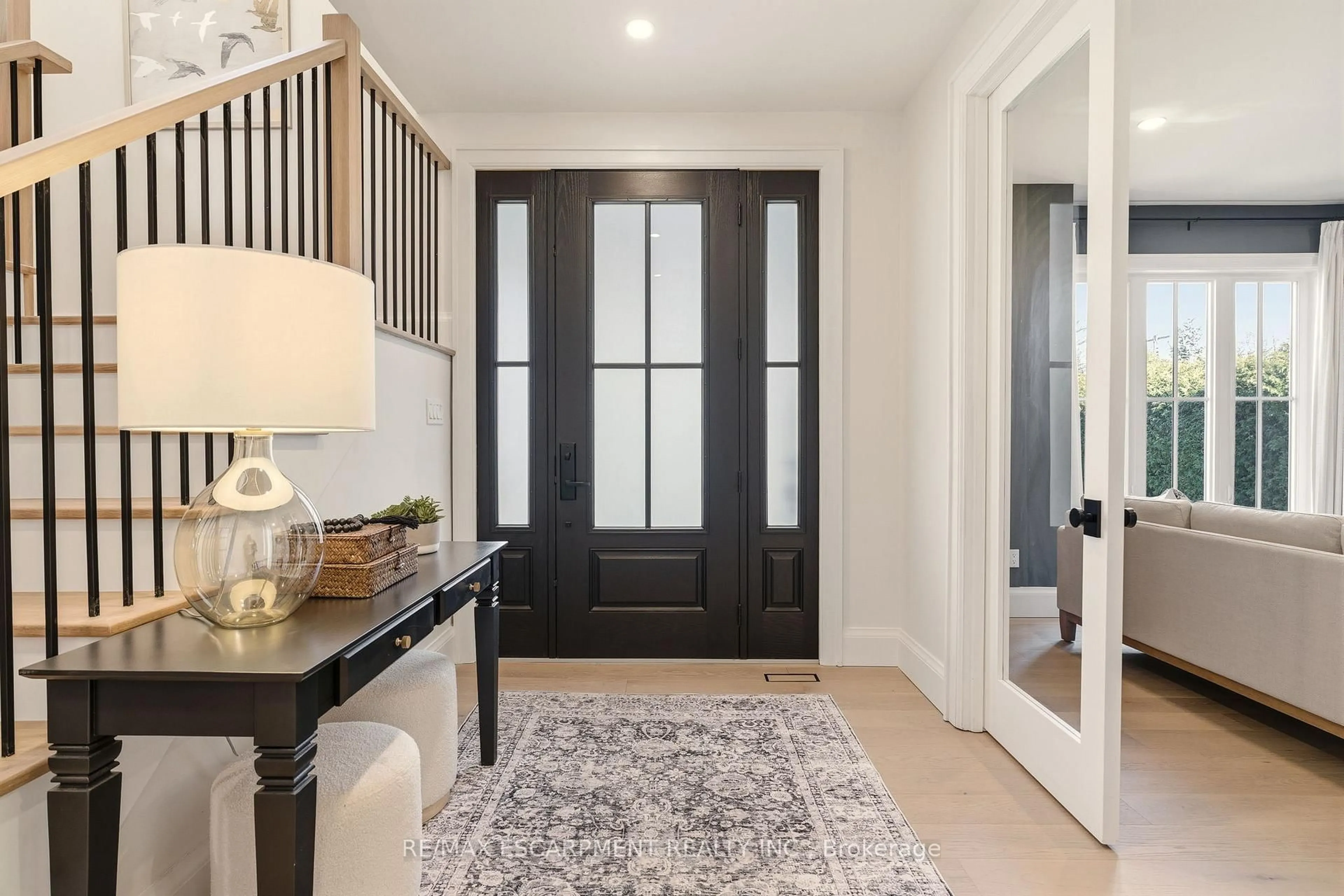 Indoor entryway for 940 Gorton Ave, Burlington Ontario L7T 1S5