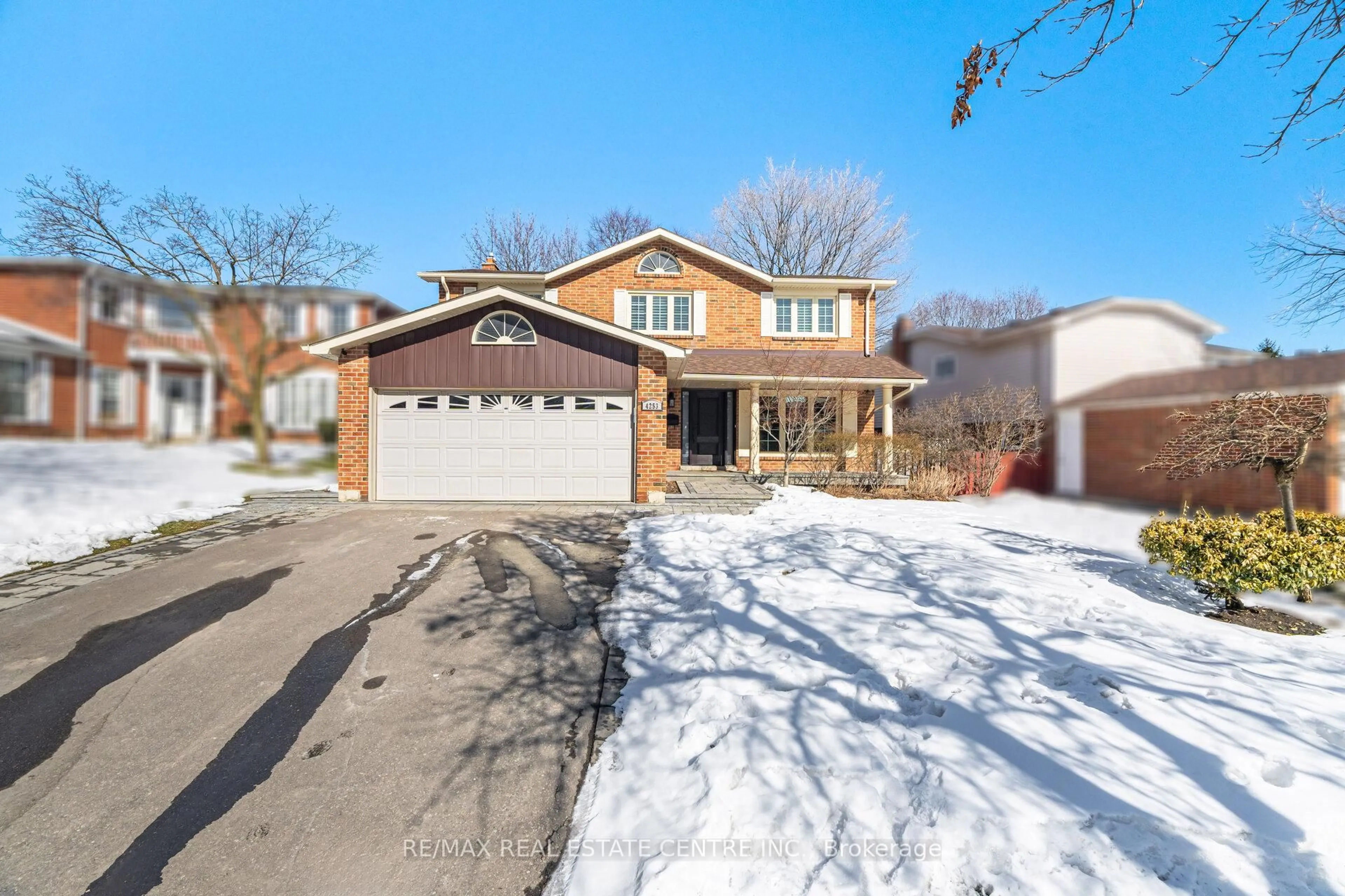 Home with brick exterior material, street for 4253 Marblethorne Crt, Mississauga Ontario L4W 2H9