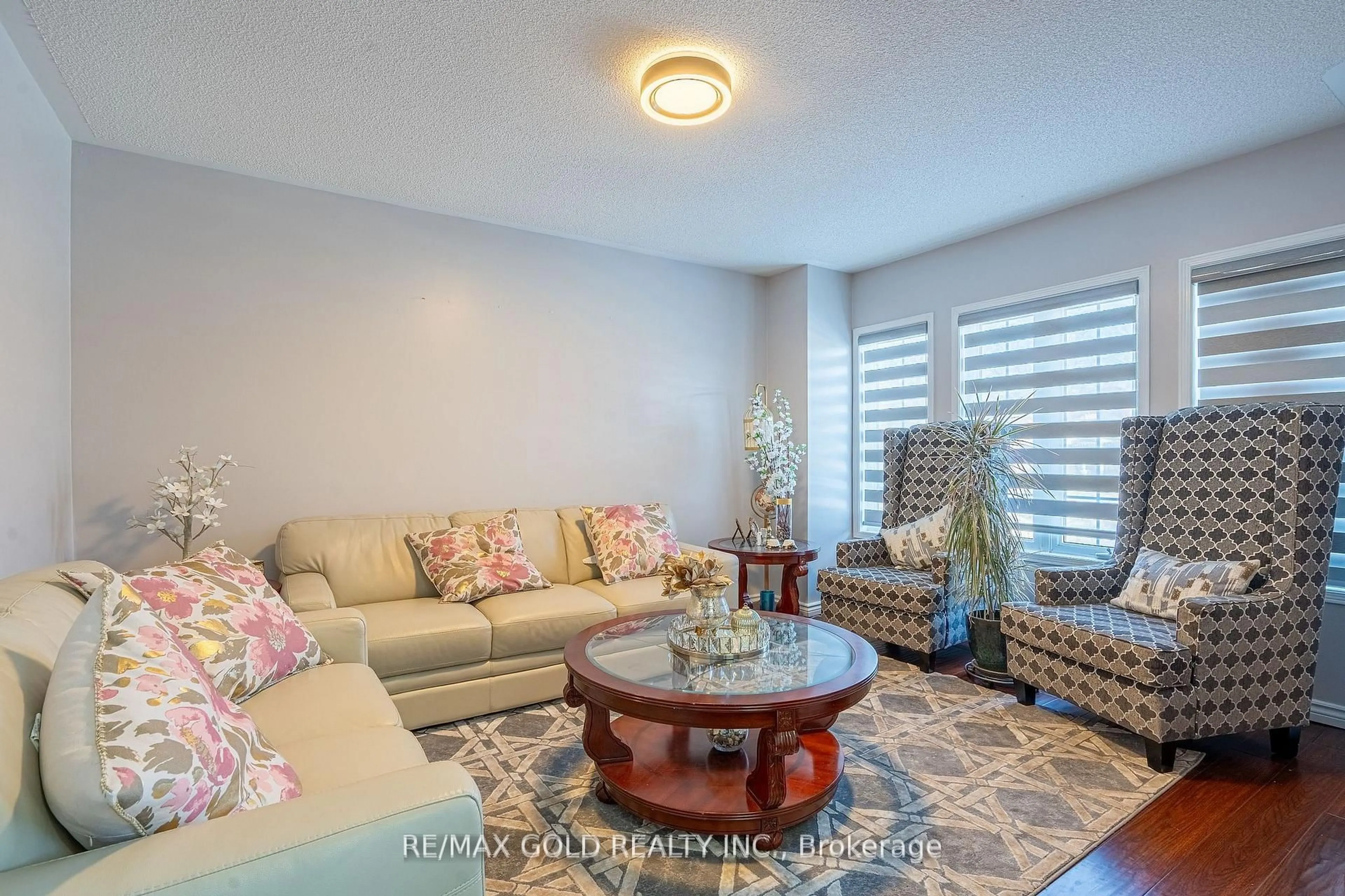 Living room with furniture, unknown for 32 Courtsfield Cres, Brampton Ontario L7A 2E2