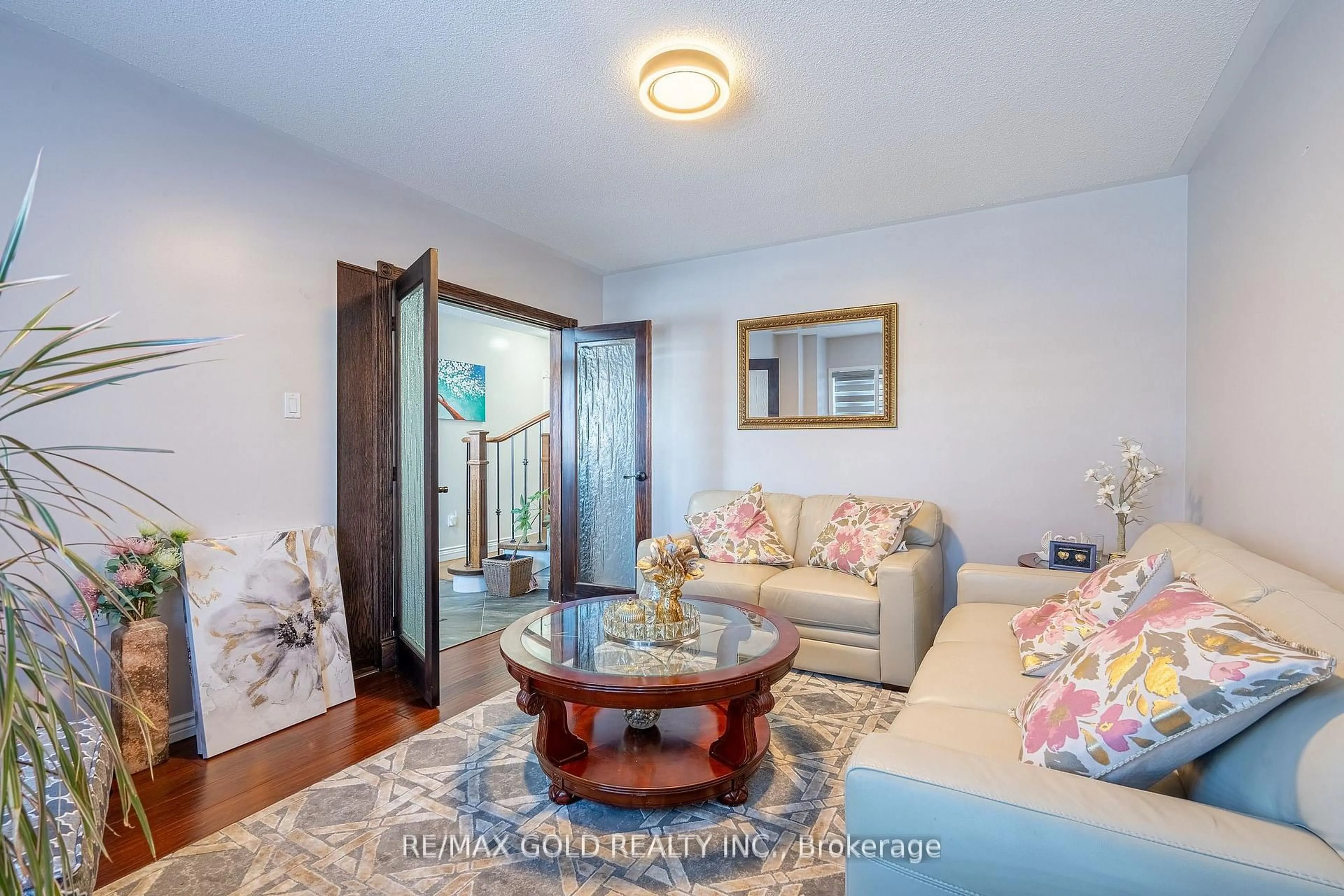 Living room with furniture, unknown for 32 Courtsfield Cres, Brampton Ontario L7A 2E2