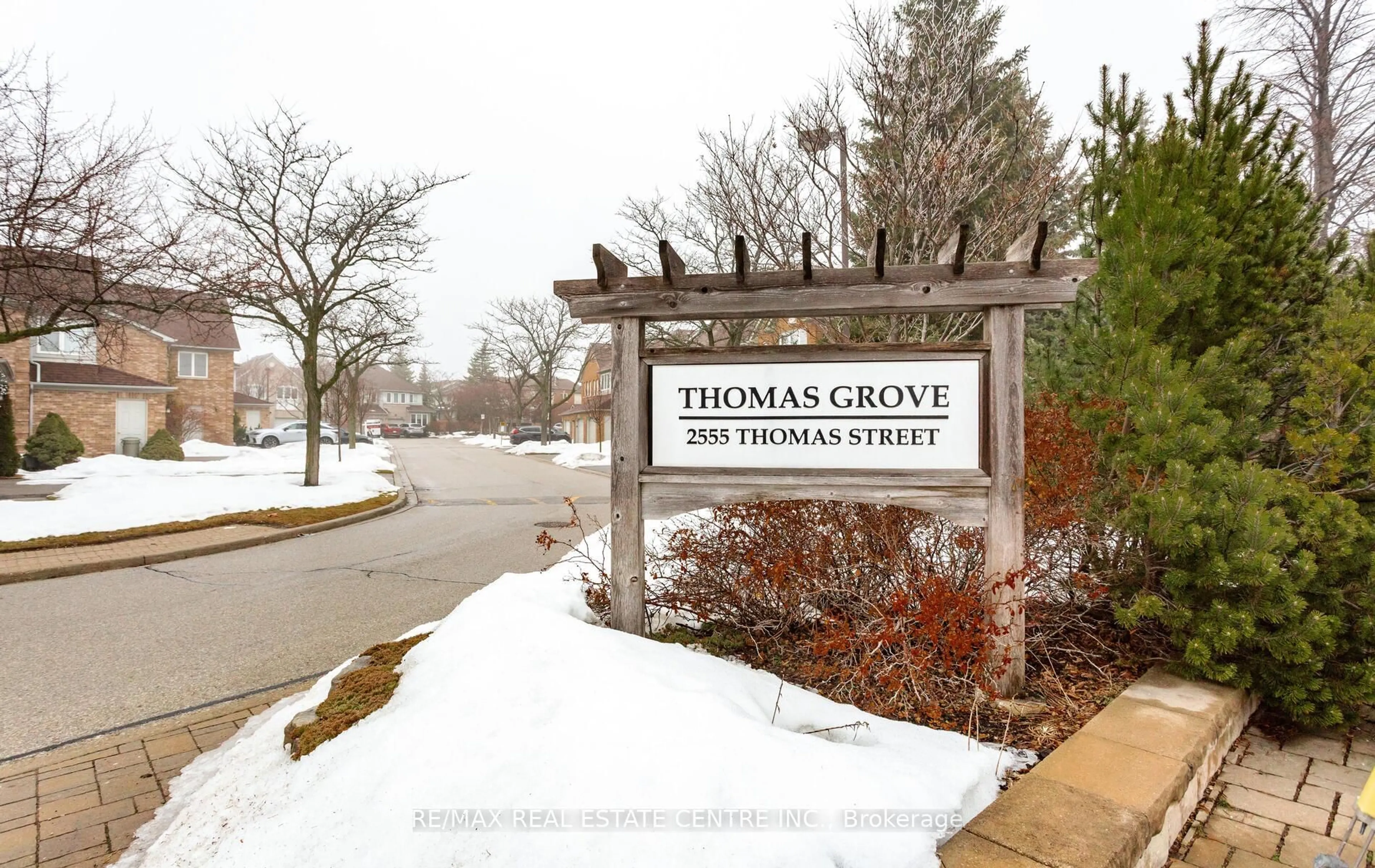 Indoor foyer for 2555 Thomas St #66, Mississauga Ontario L5M 5P6