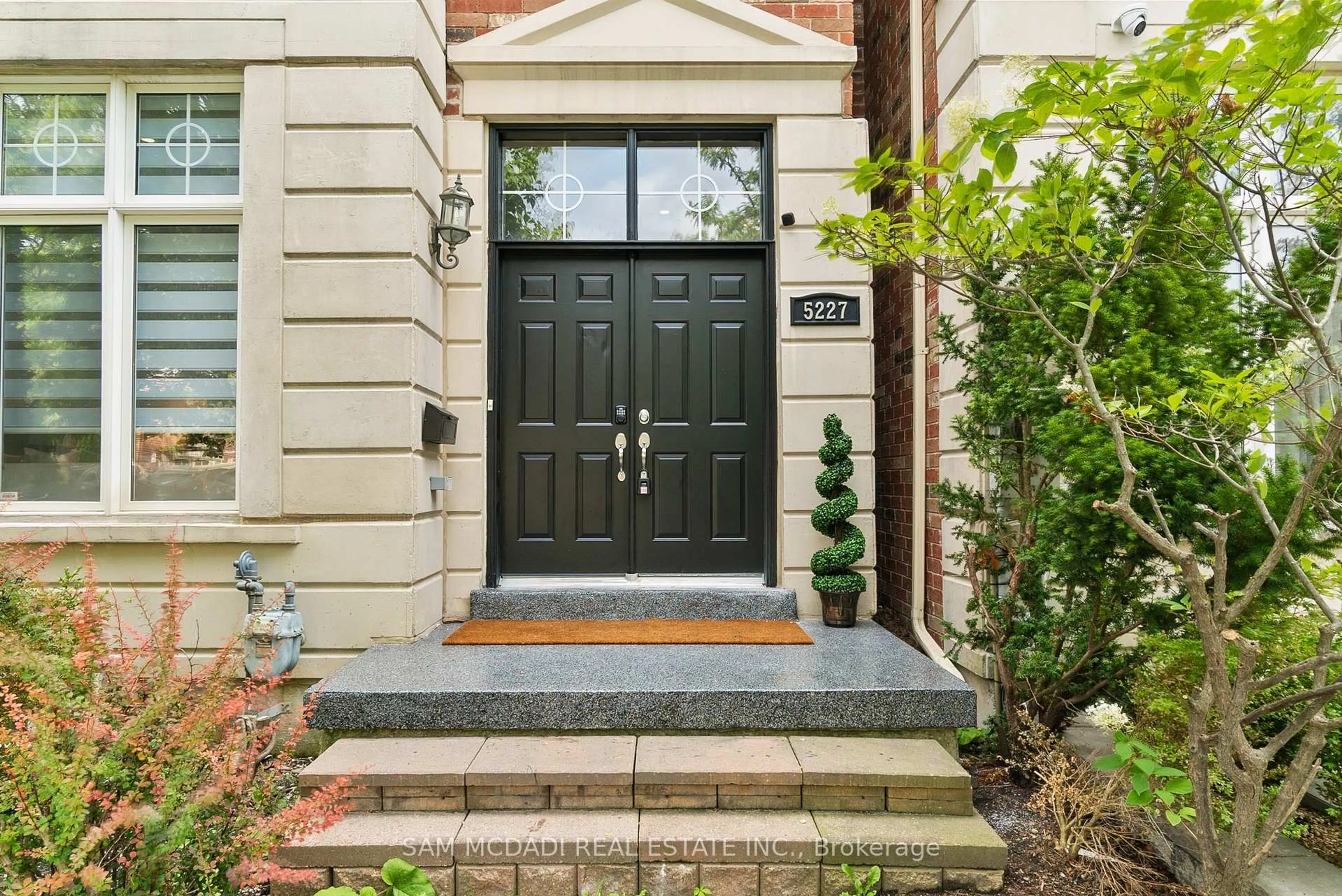 Home with brick exterior material, street for 5227 Preservation Circ, Mississauga Ontario L5M 7T2