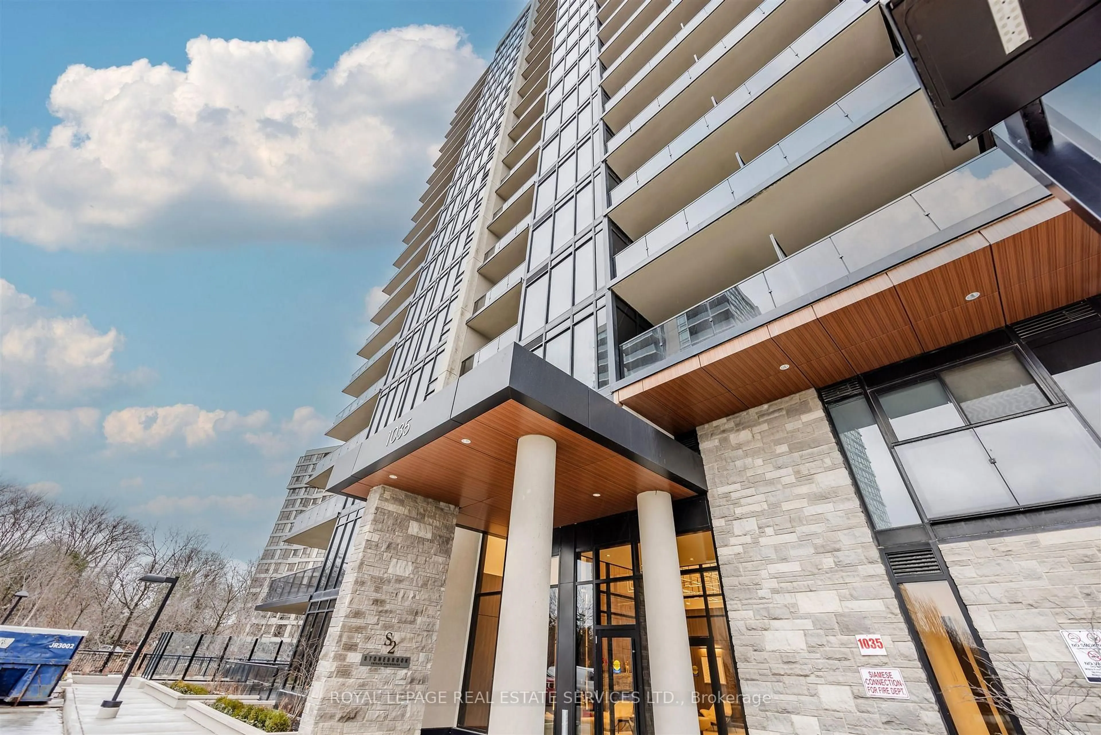 Indoor foyer for 1035 Southdown Rd #1508, Mississauga Ontario L5J 0A2