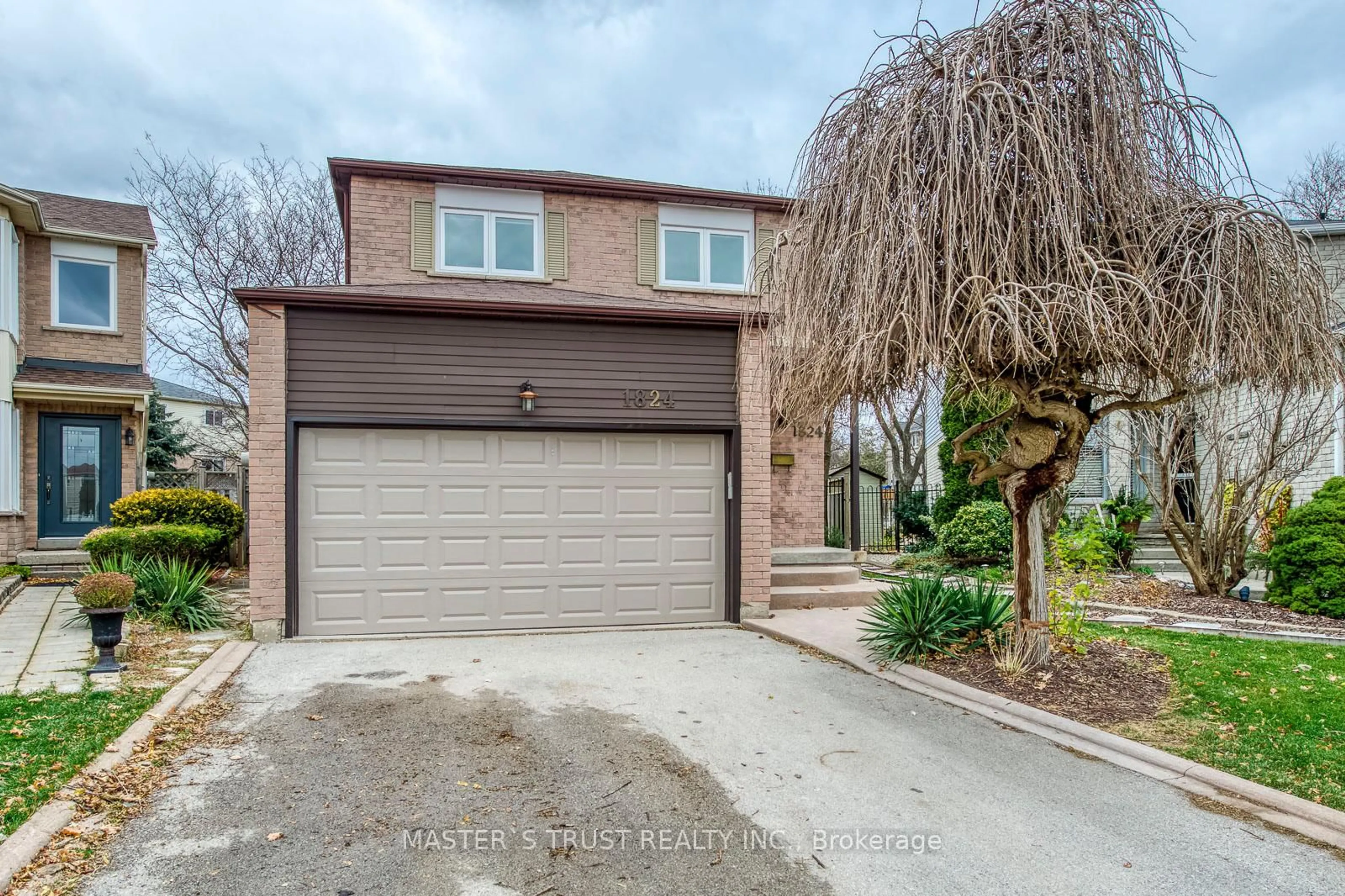 Home with brick exterior material, street for 1824 Princelea Pl, Mississauga Ontario L5M 3R8