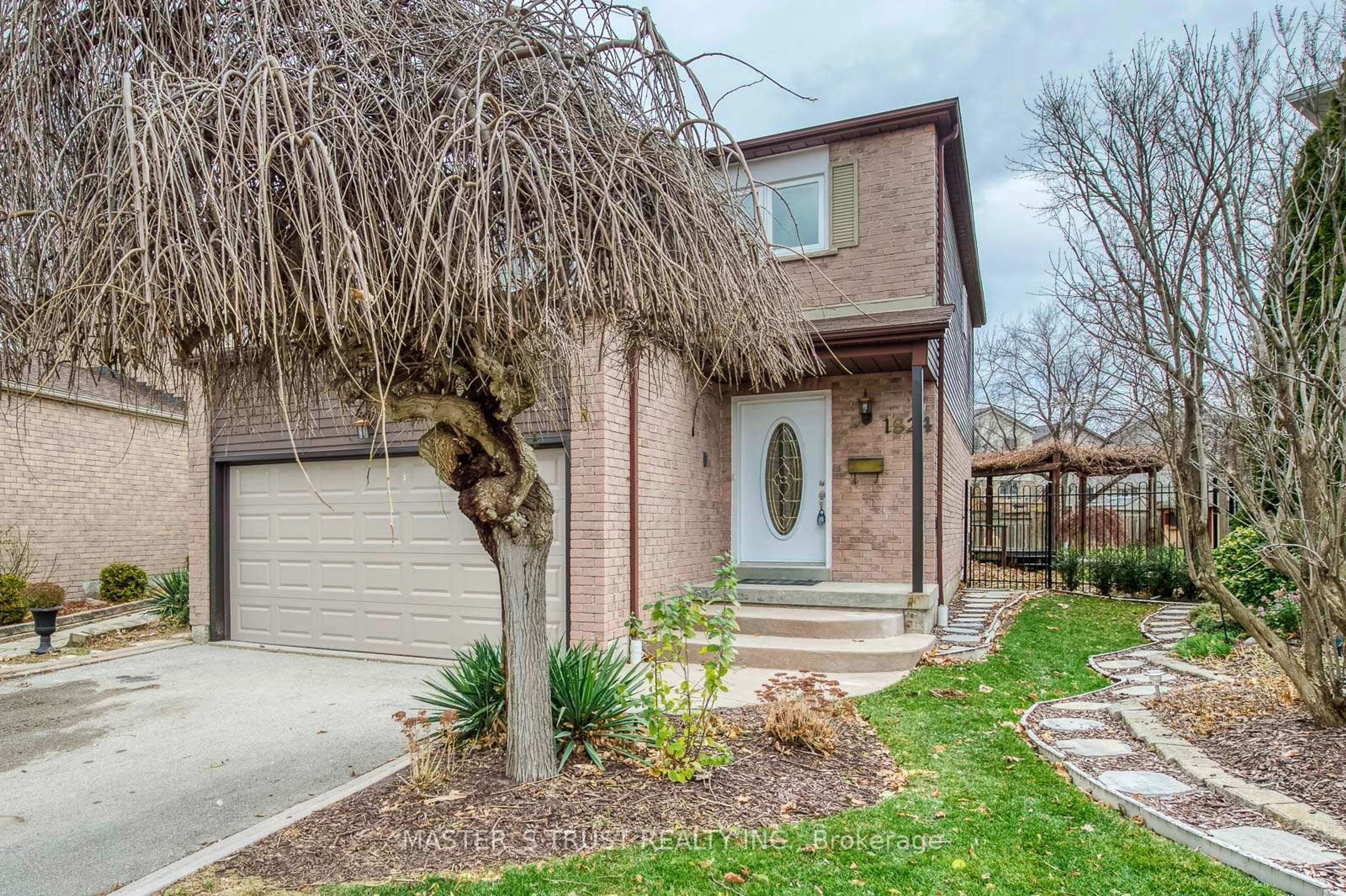 Home with brick exterior material, street for 1824 Princelea Pl, Mississauga Ontario L5M 3R8