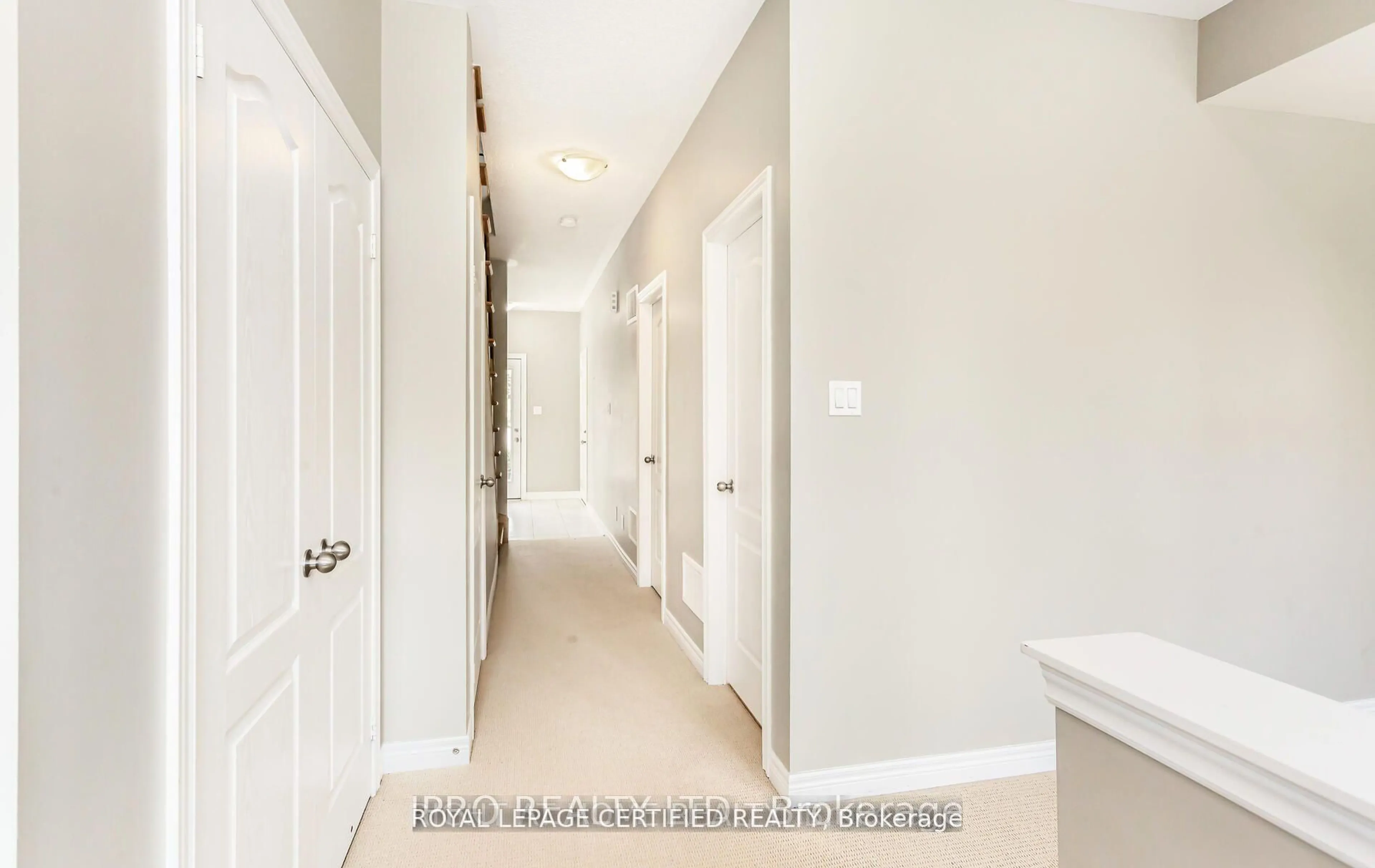 Indoor entryway for 5725 Tosca Dr #2, Mississauga Ontario L5M 6V9