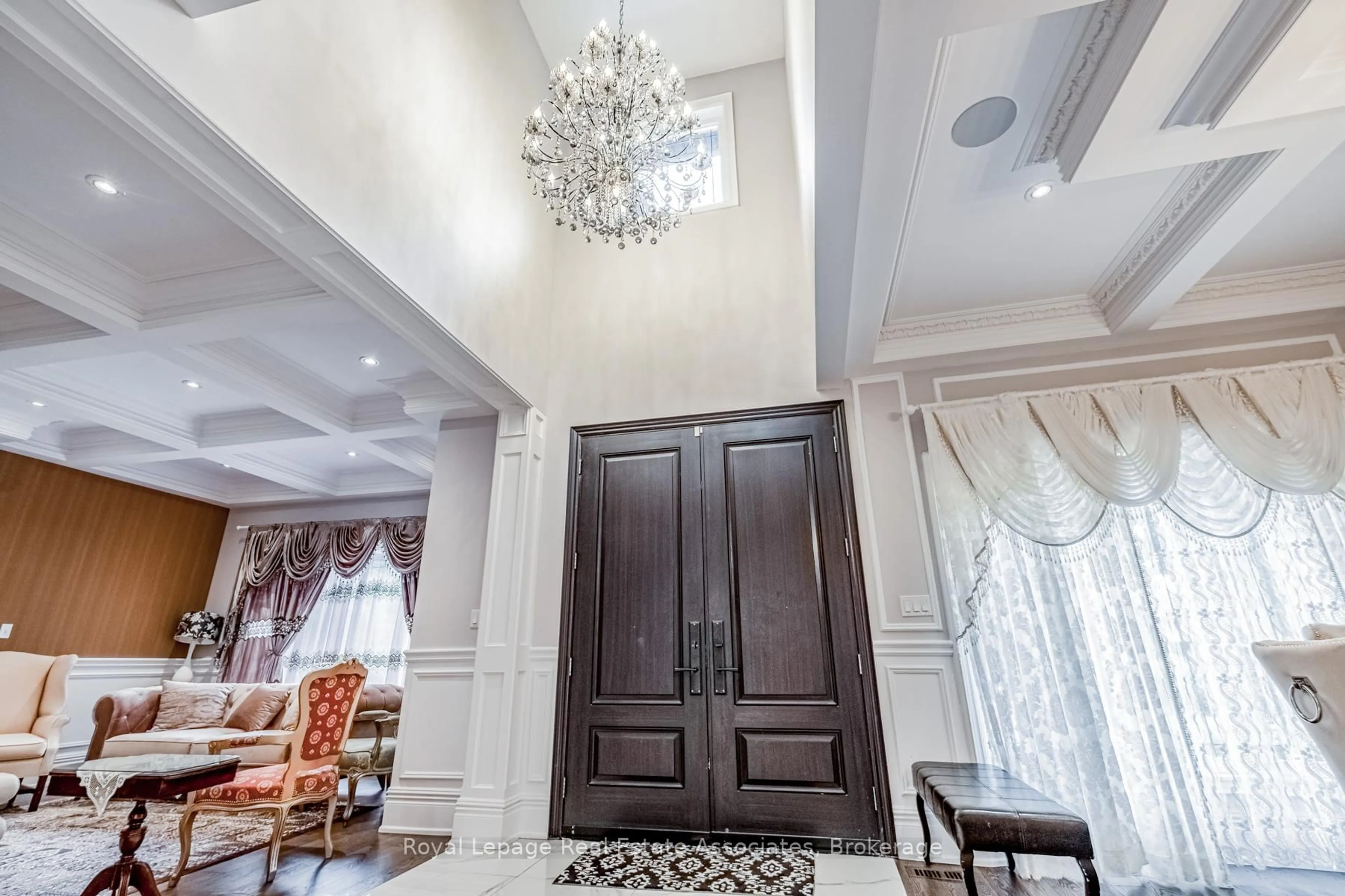 Indoor foyer for 96 Elmcrest Rd, Toronto Ontario M9C 3R9