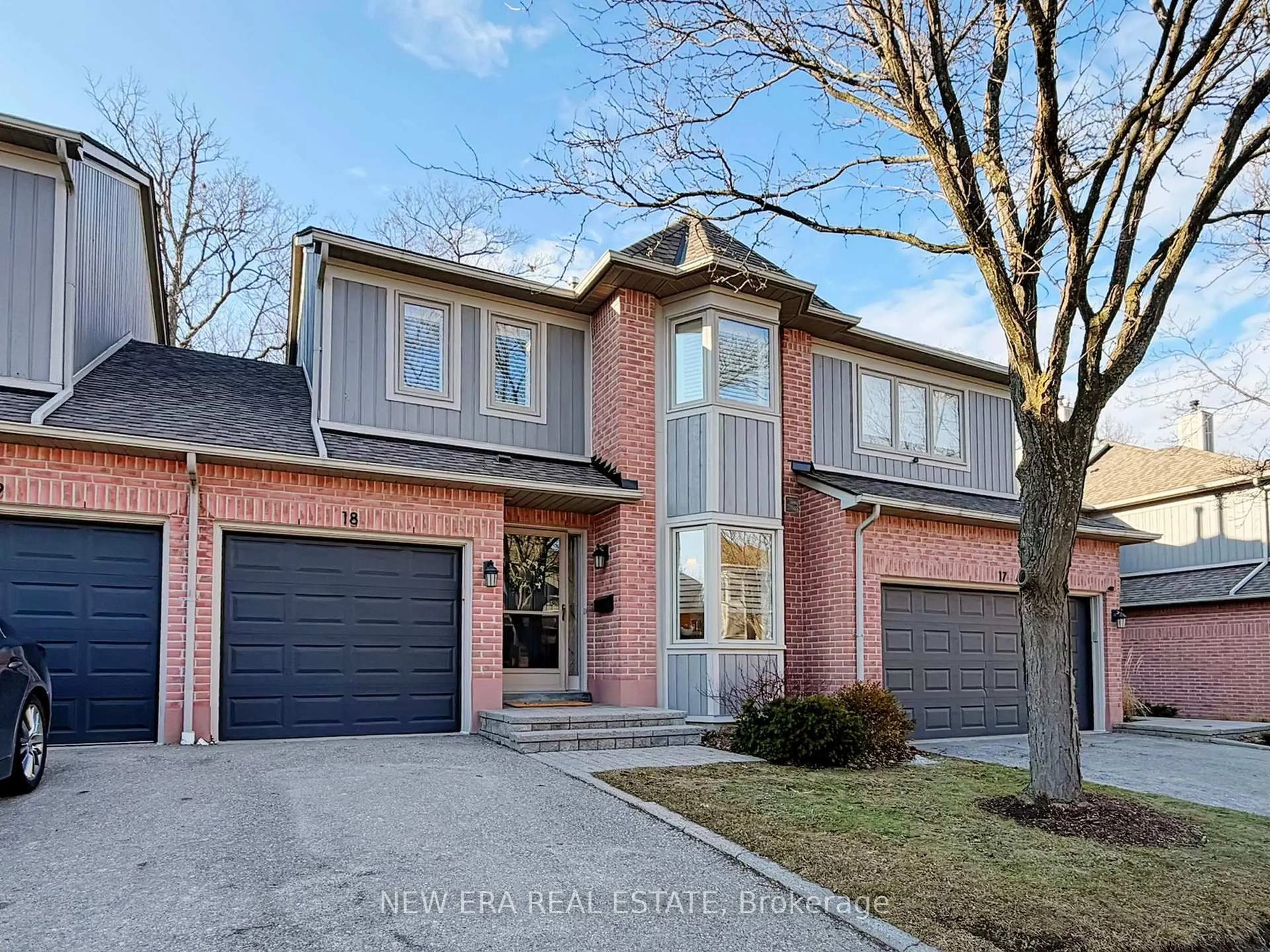 Home with brick exterior material, street for 5490 Glen Erin Dr #18, Mississauga Ontario L5M 5R4