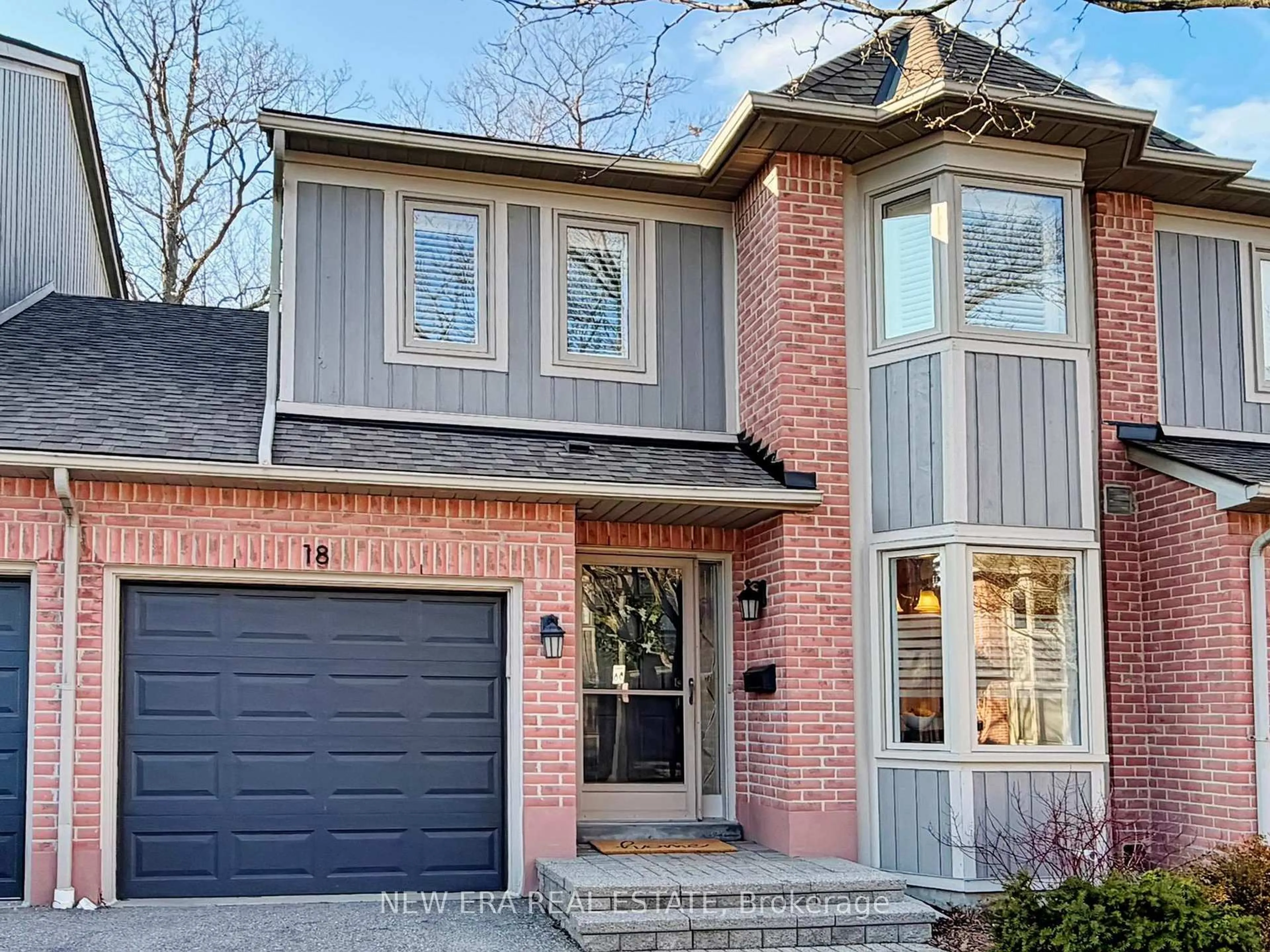 Home with brick exterior material, street for 5490 Glen Erin Dr #18, Mississauga Ontario L5M 5R4