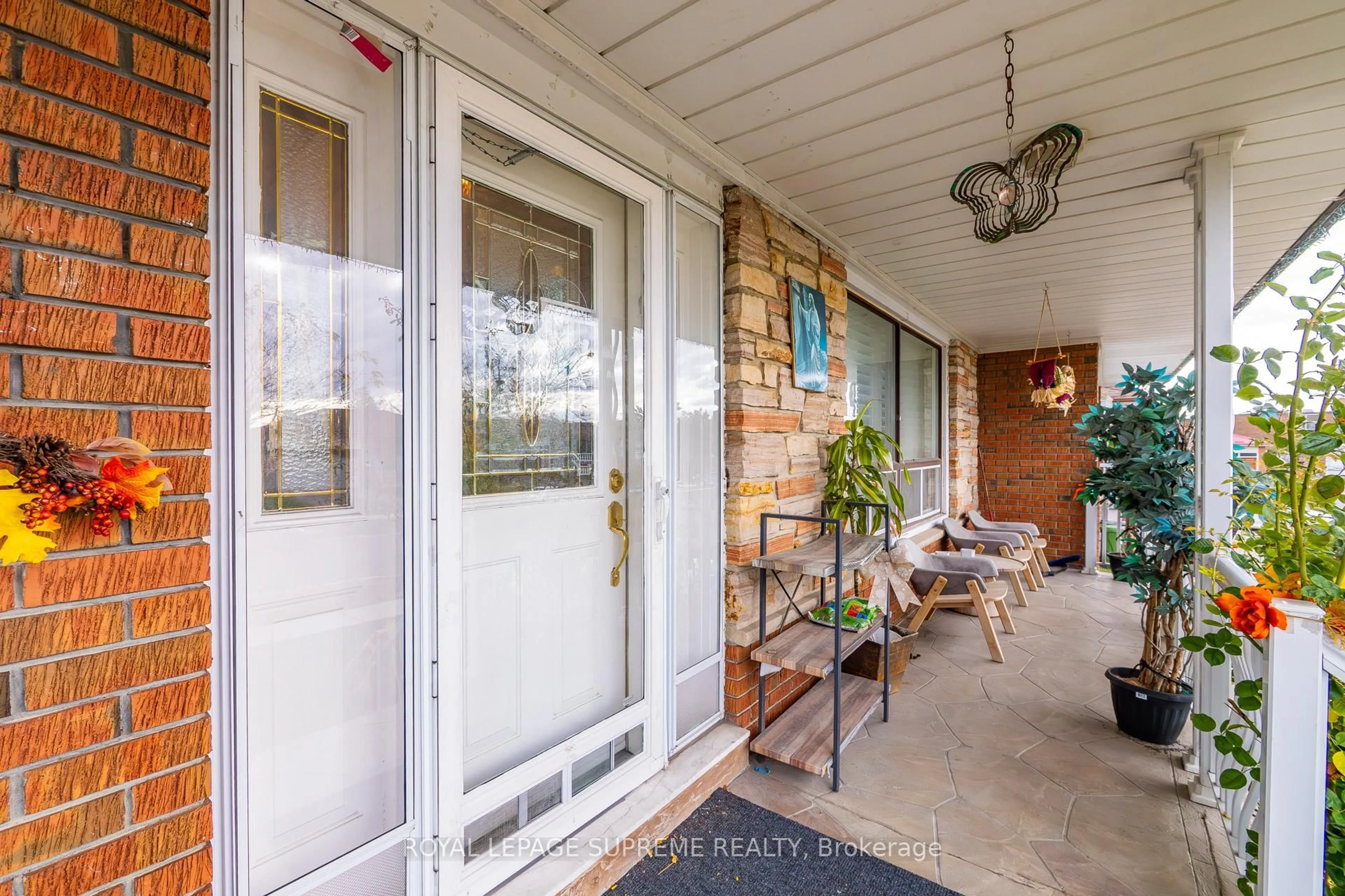 Indoor entryway for 50 Wheelwright Cres, Toronto Ontario M3N 1V3