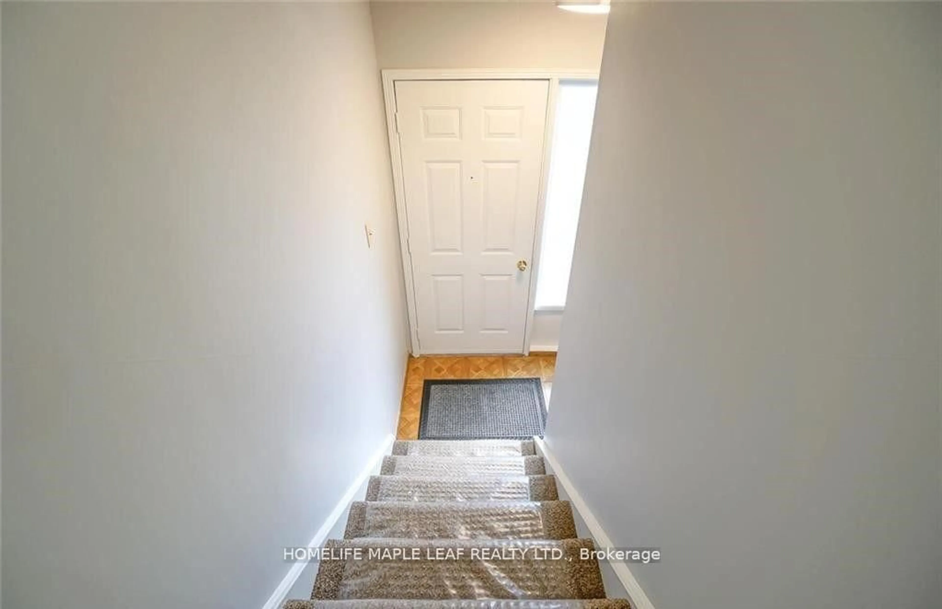 Indoor entryway for 113 Ashton Cres #113, Brampton Ontario L6S 3J9