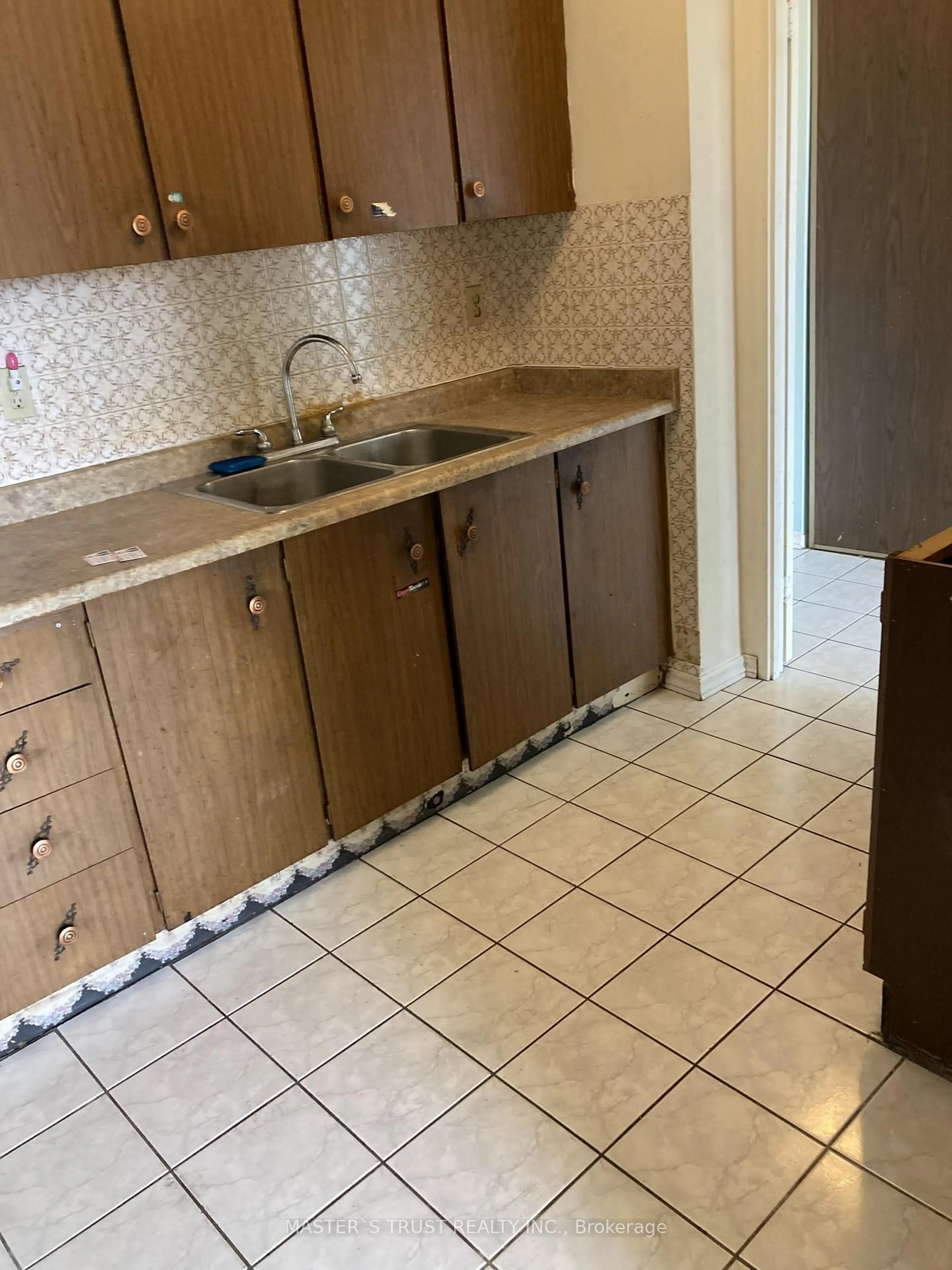 Standard kitchen, unknown for 345 Driftwood Ave #509, Toronto Ontario M3N 2P4