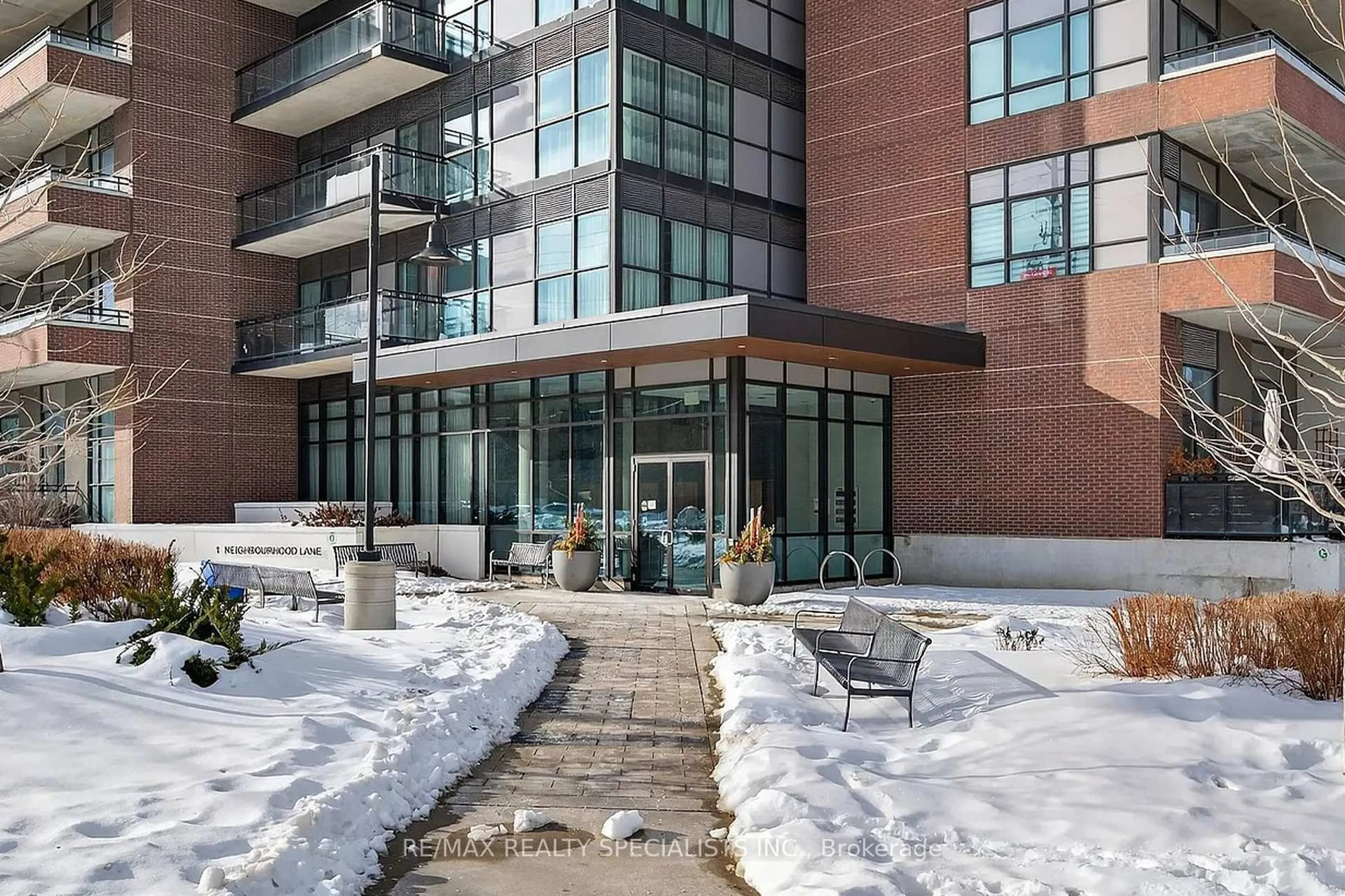 Indoor foyer for 1 Neighbourhood Lane #505, Toronto Ontario M8Y 0C7