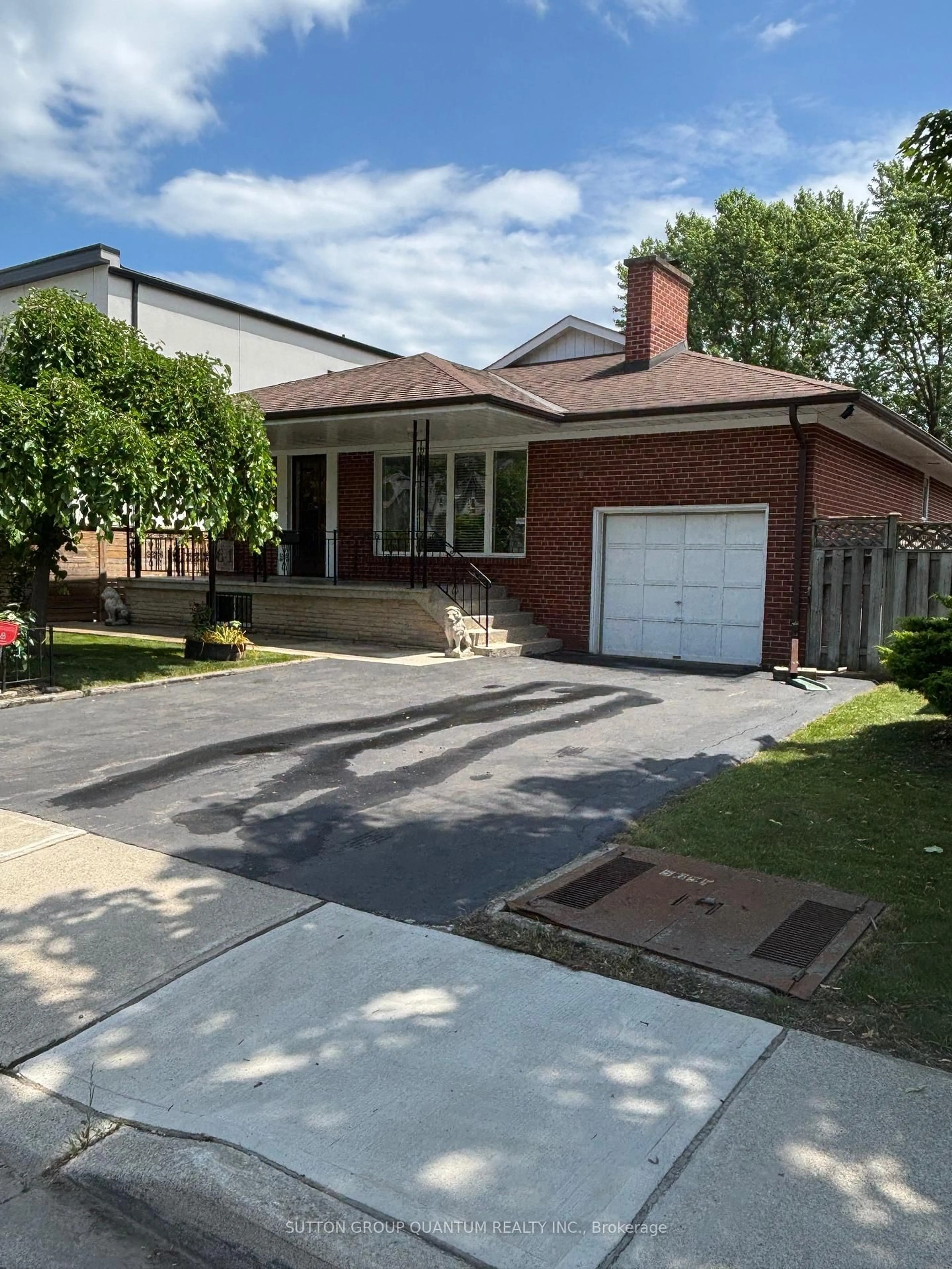 Home with brick exterior material, street for 61 Forest Ave, Mississauga Ontario L5G 1L3