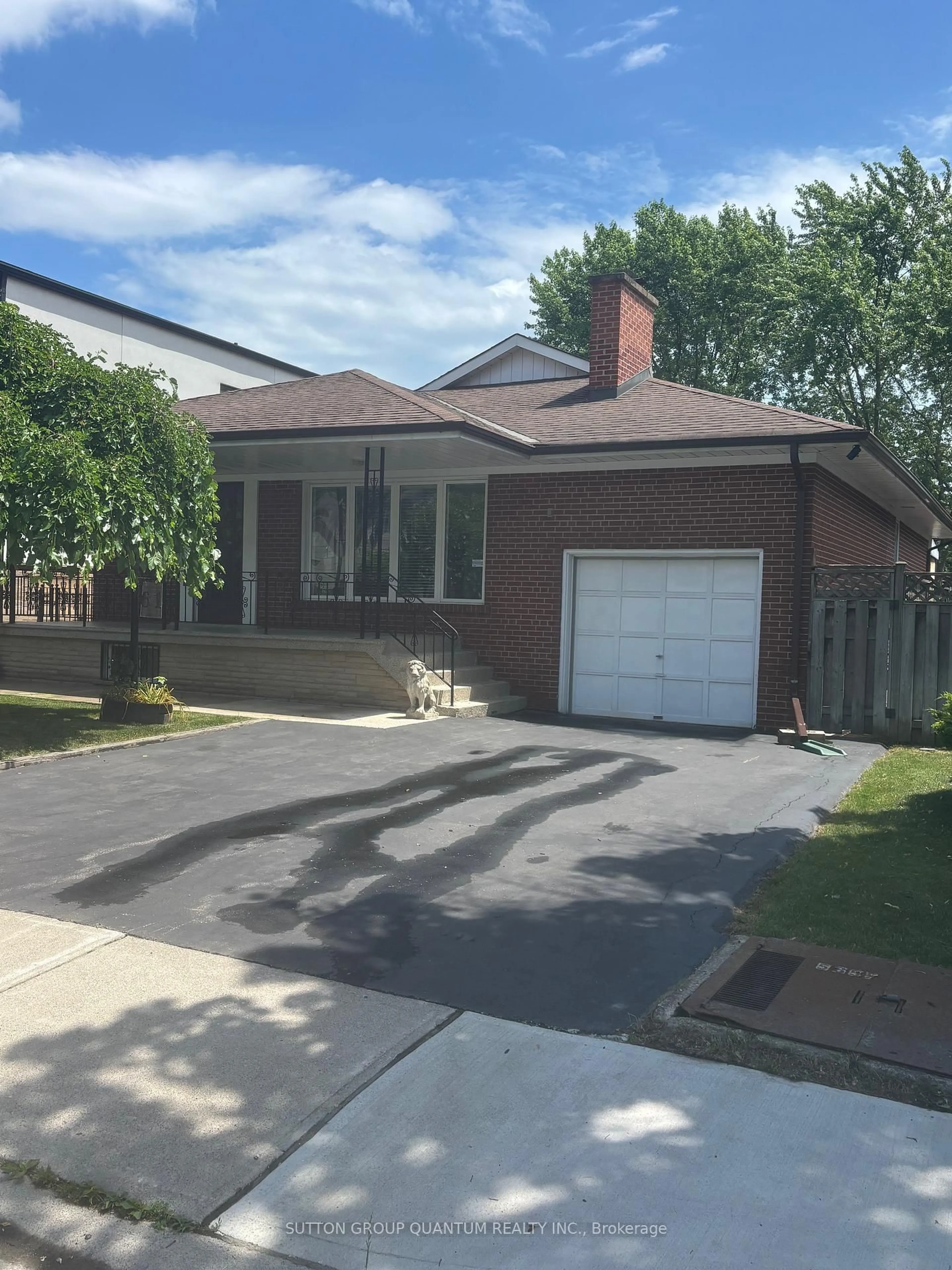 Home with brick exterior material, street for 61 Forest Ave, Mississauga Ontario L5G 1L3