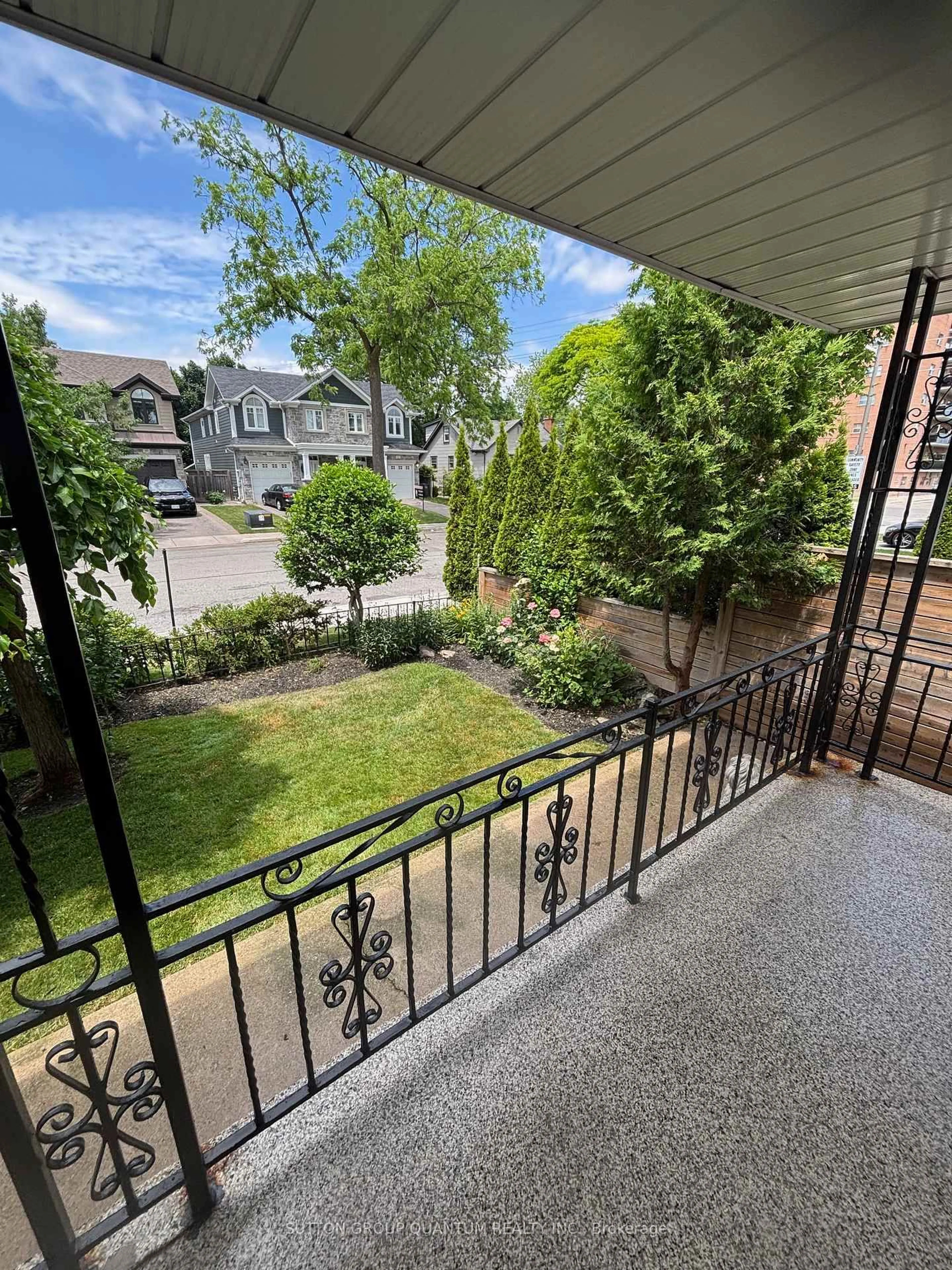 Patio, street for 61 Forest Ave, Mississauga Ontario L5G 1L3