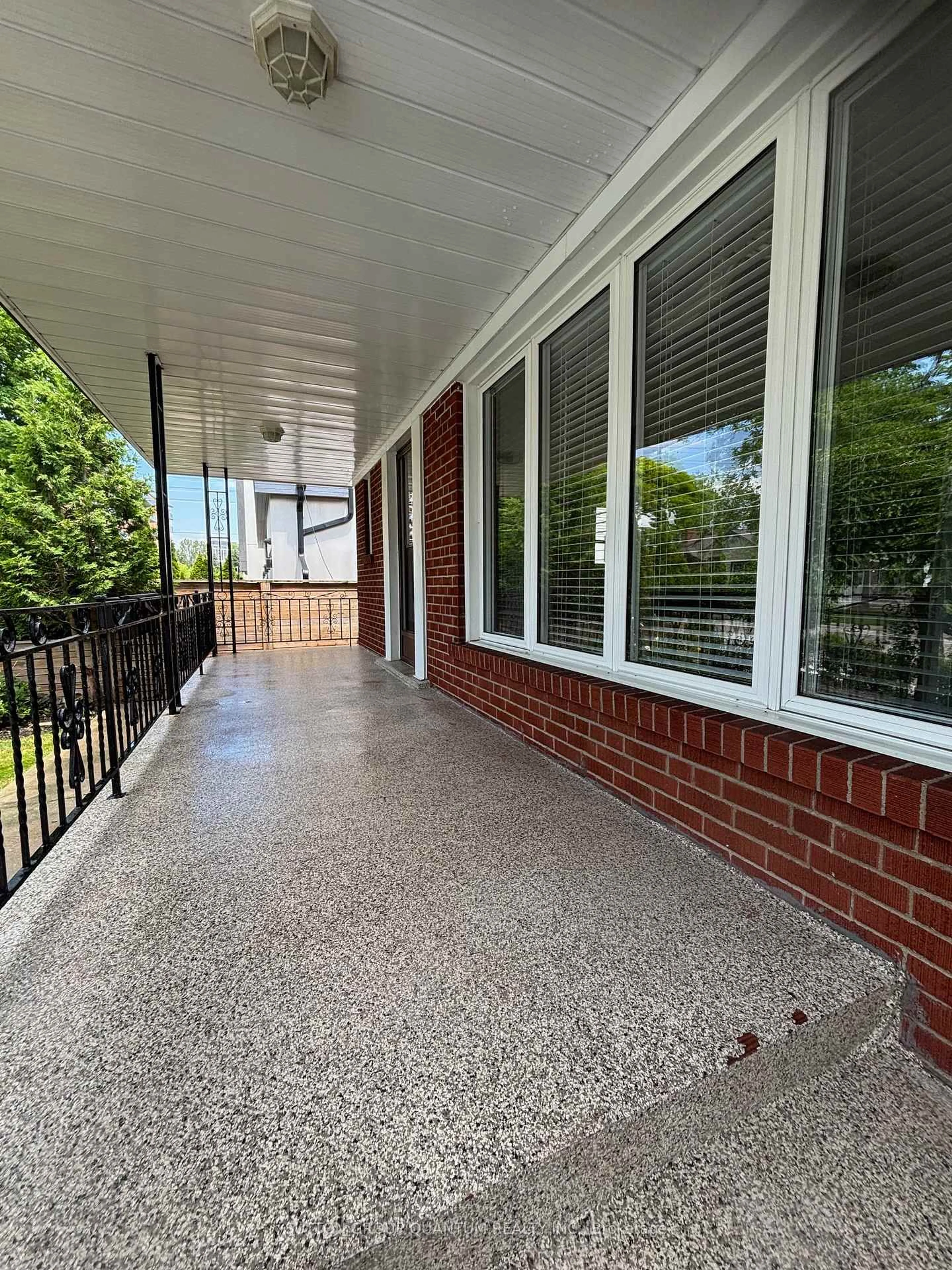 Unknown for 61 Forest Ave, Mississauga Ontario L5G 1L3