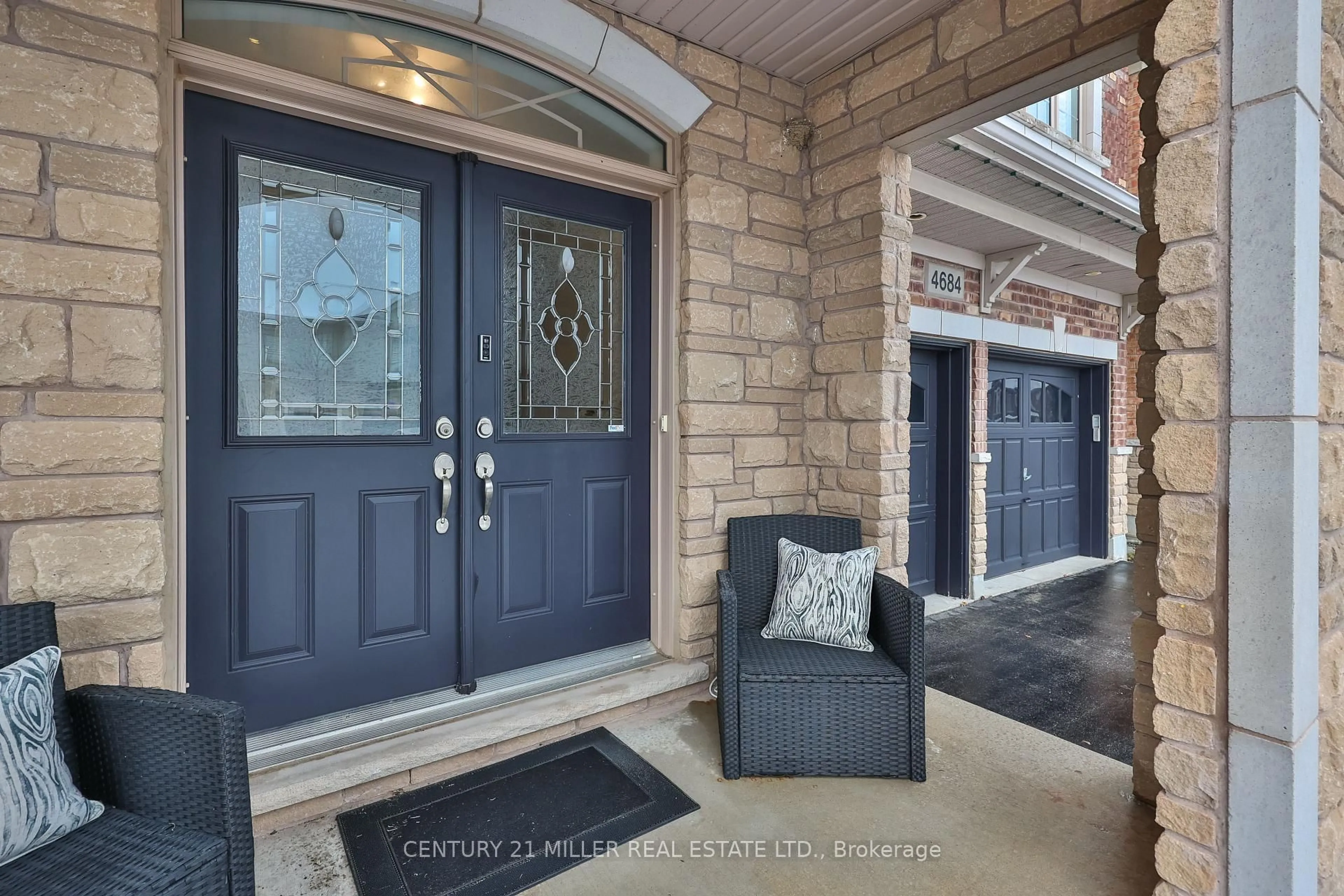 Indoor entryway for 4684 Ray Lane, Burlington Ontario L7M 0N9