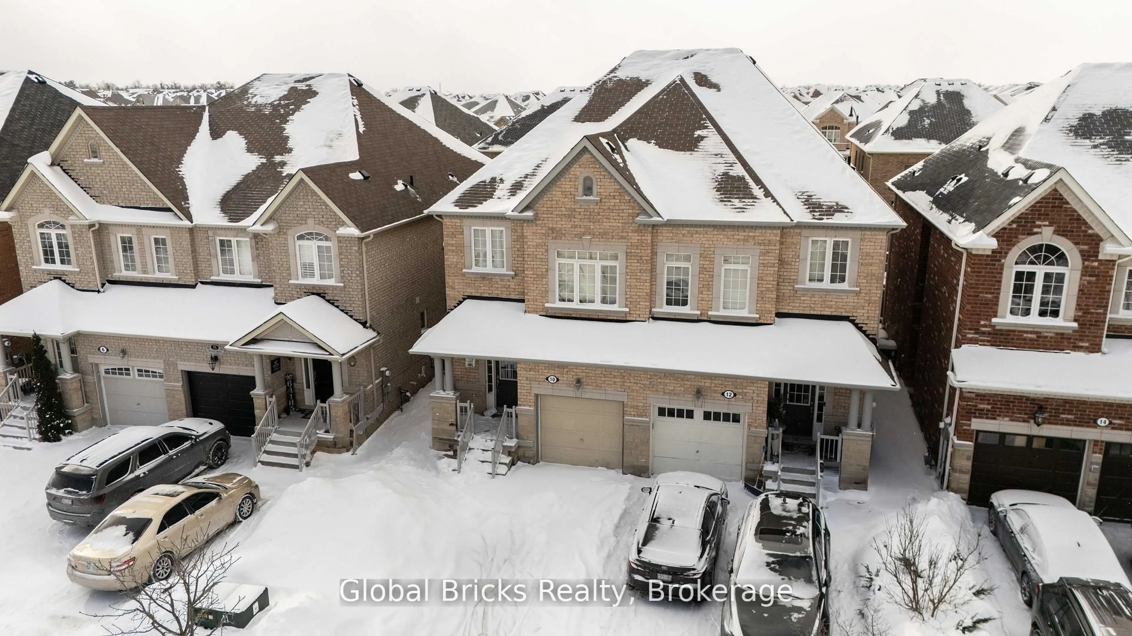 A pic from outside/outdoor area/front of a property/back of a property/a pic from drone, street for 10 Dillon Dr, Brampton Ontario L6X 3B6