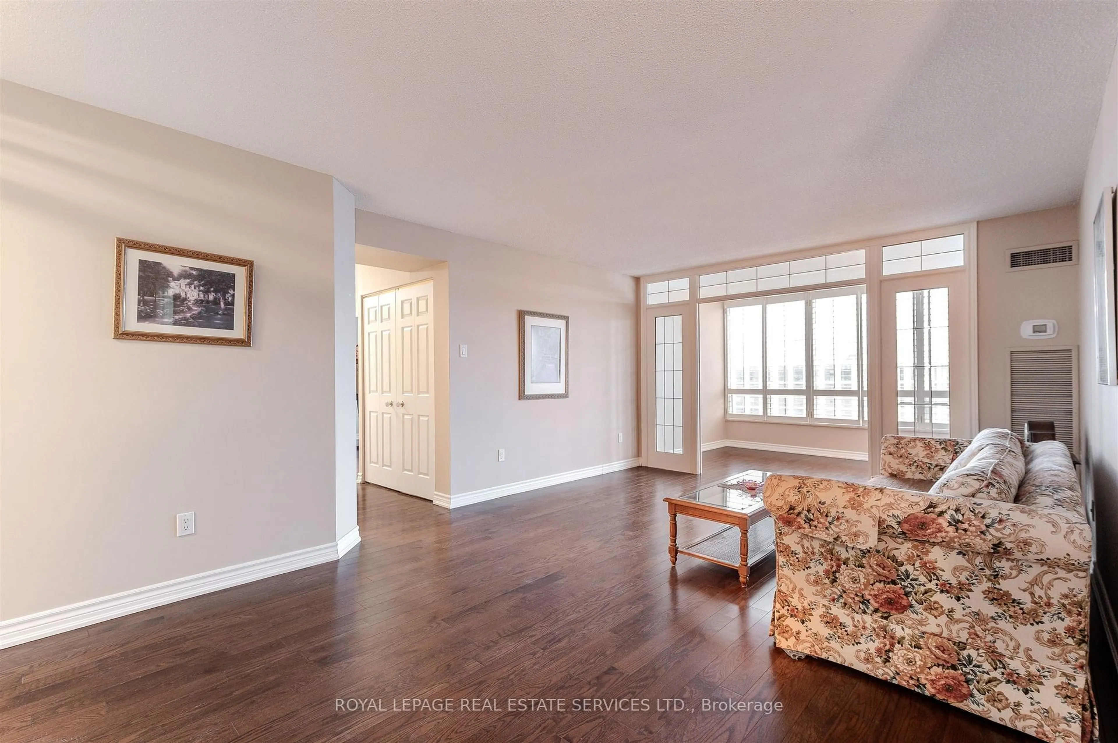 Indoor entryway for 1300 Islington Ave #2504, Toronto Ontario M9A 5C4