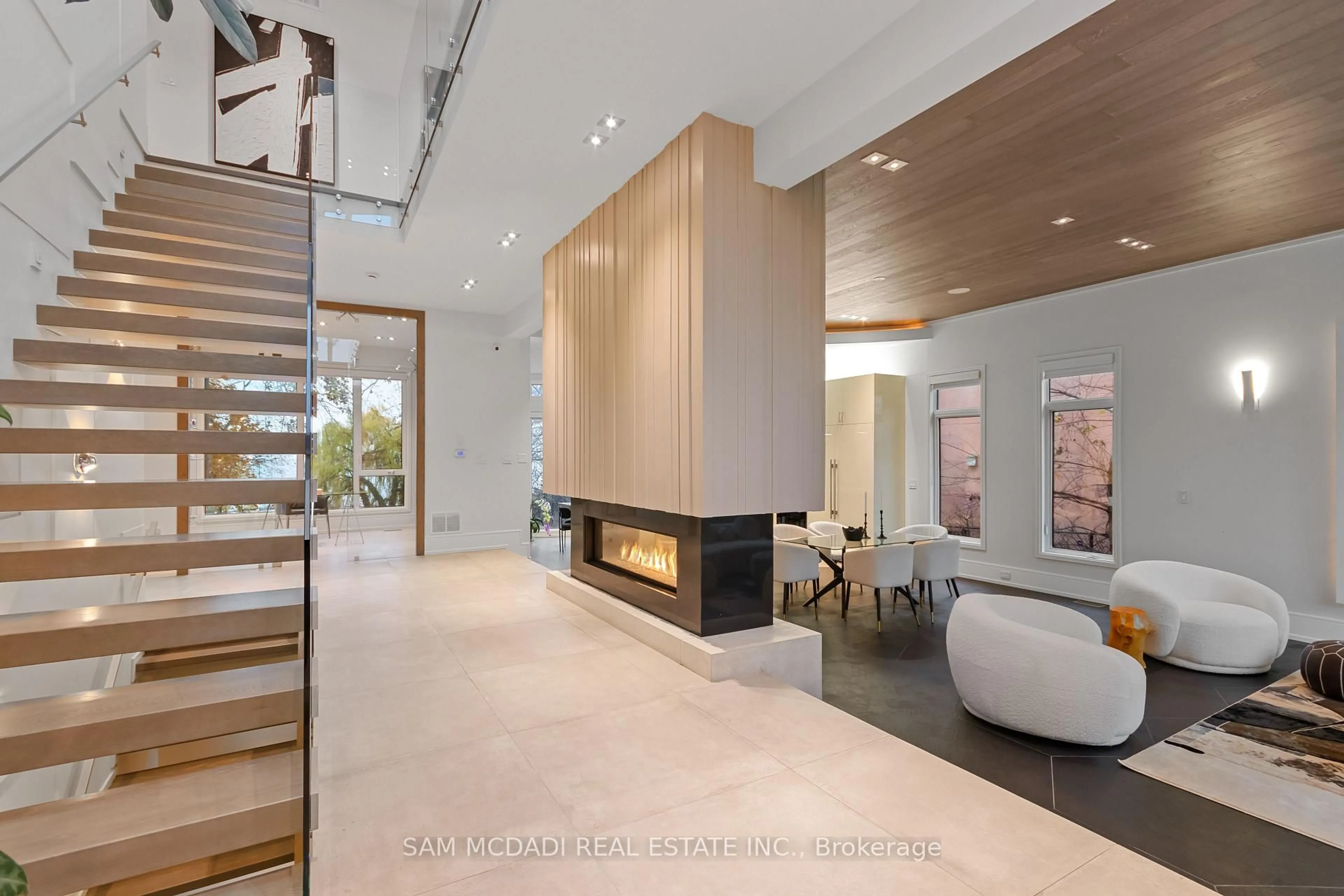 Unknown for 67 Lake Promenade, Toronto Ontario M8W 1A2