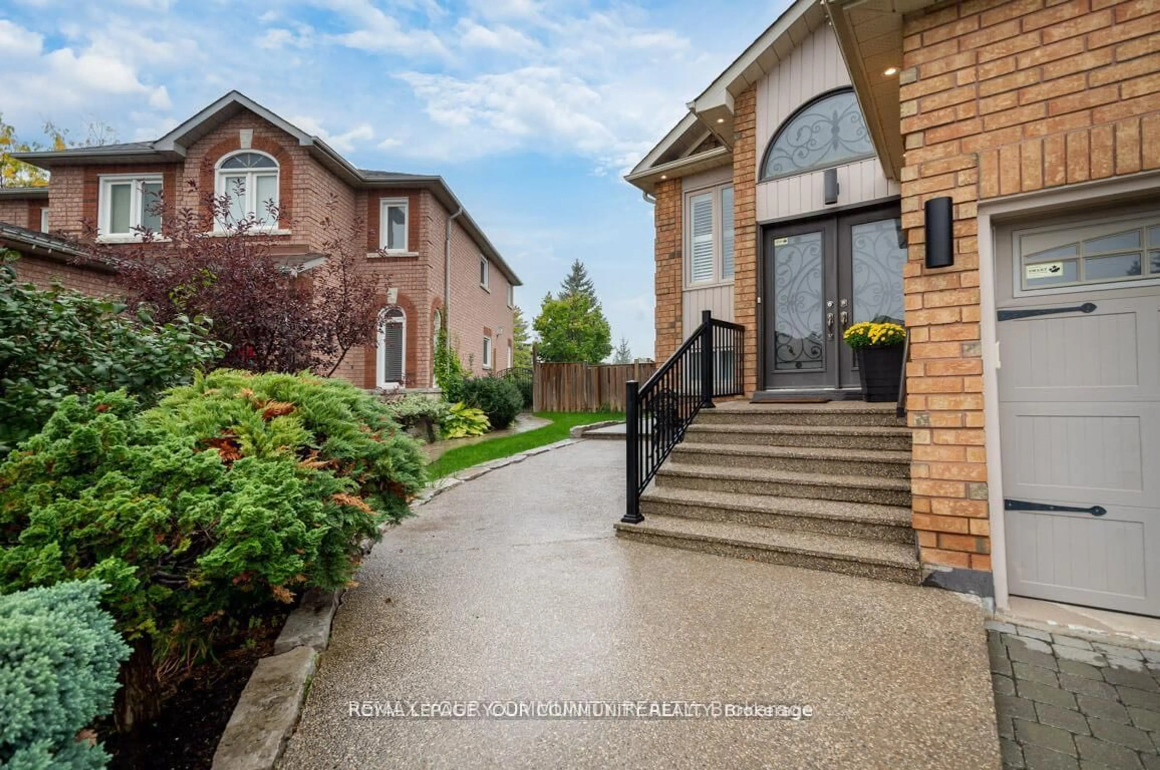 Home with brick exterior material, street for 63 Rolling Hills Lane, Caledon Ontario L7E 1T8