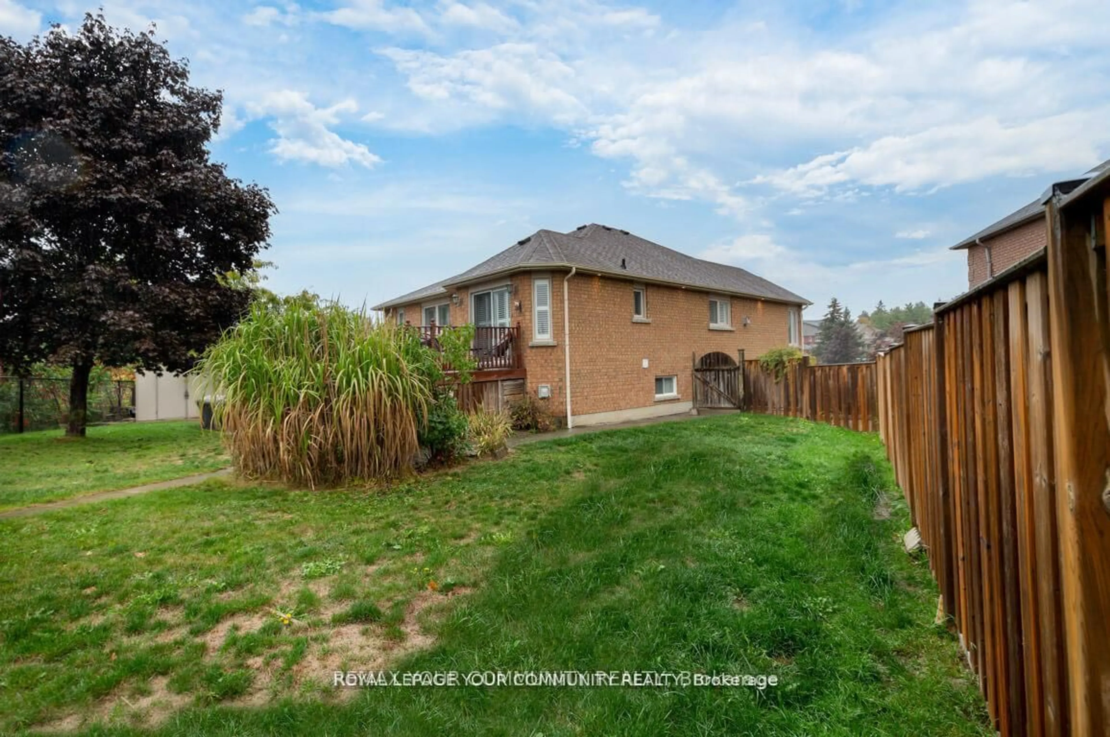 A pic from outside/outdoor area/front of a property/back of a property/a pic from drone, unknown for 63 Rolling Hills Lane, Caledon Ontario L7E 1T8