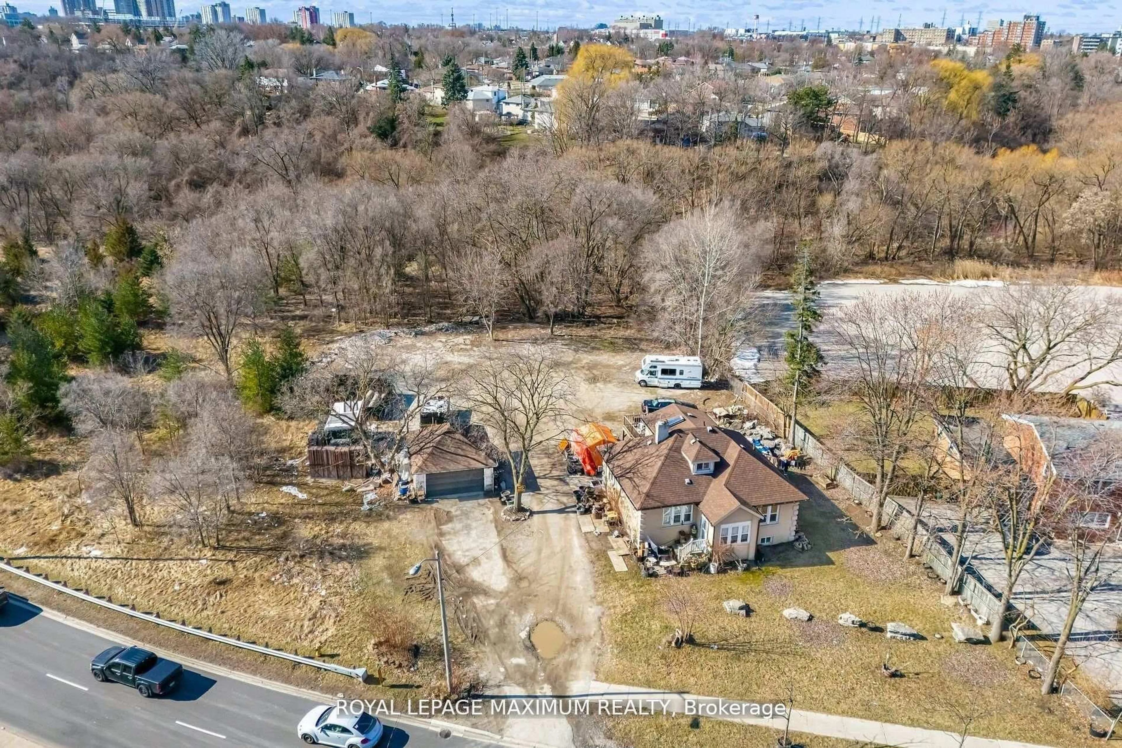A pic from outside/outdoor area/front of a property/back of a property/a pic from drone, street for 255 Albion Rd, Toronto Ontario M9W 3P1