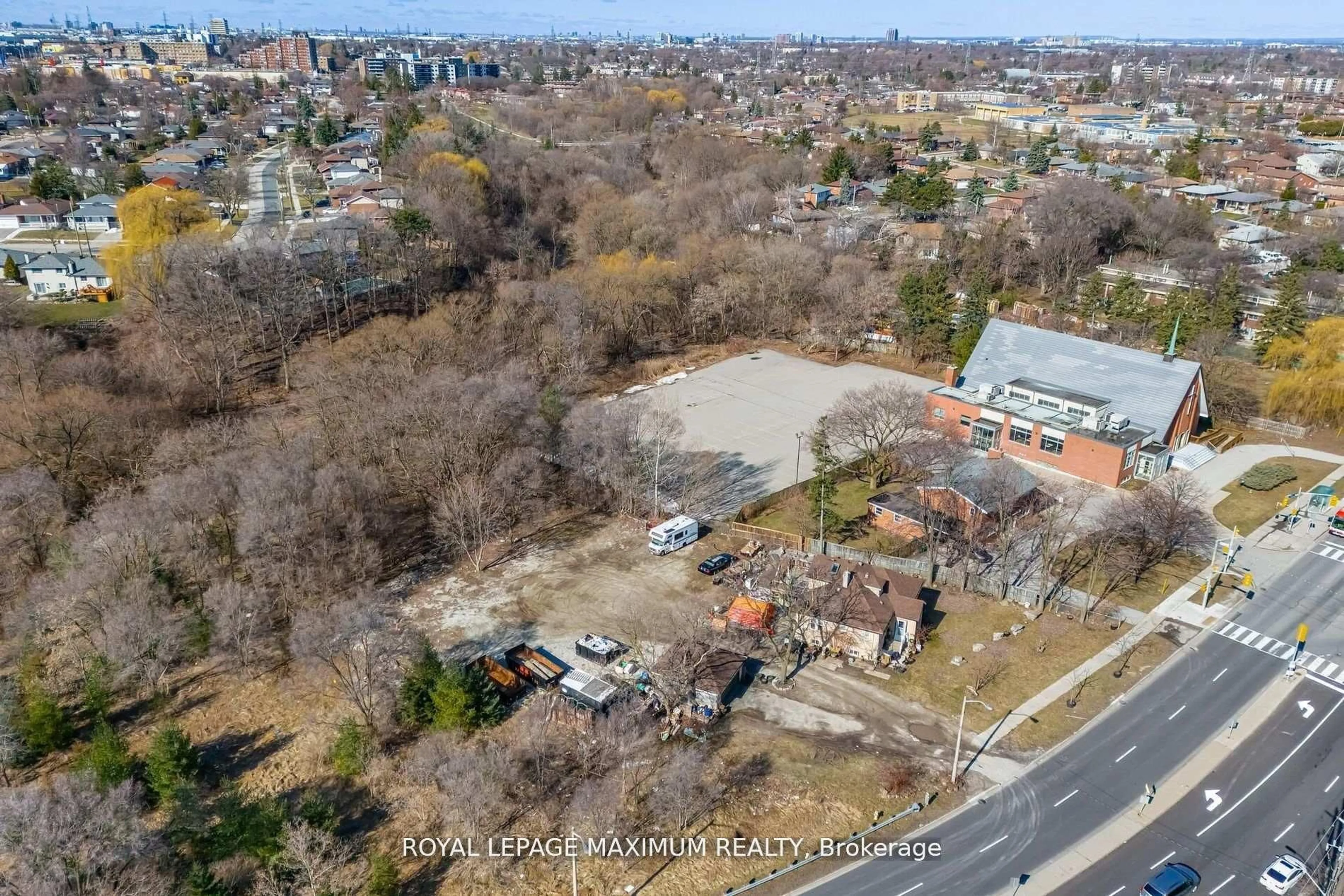 A pic from outside/outdoor area/front of a property/back of a property/a pic from drone, street for 255 Albion Rd, Toronto Ontario M9W 3P1
