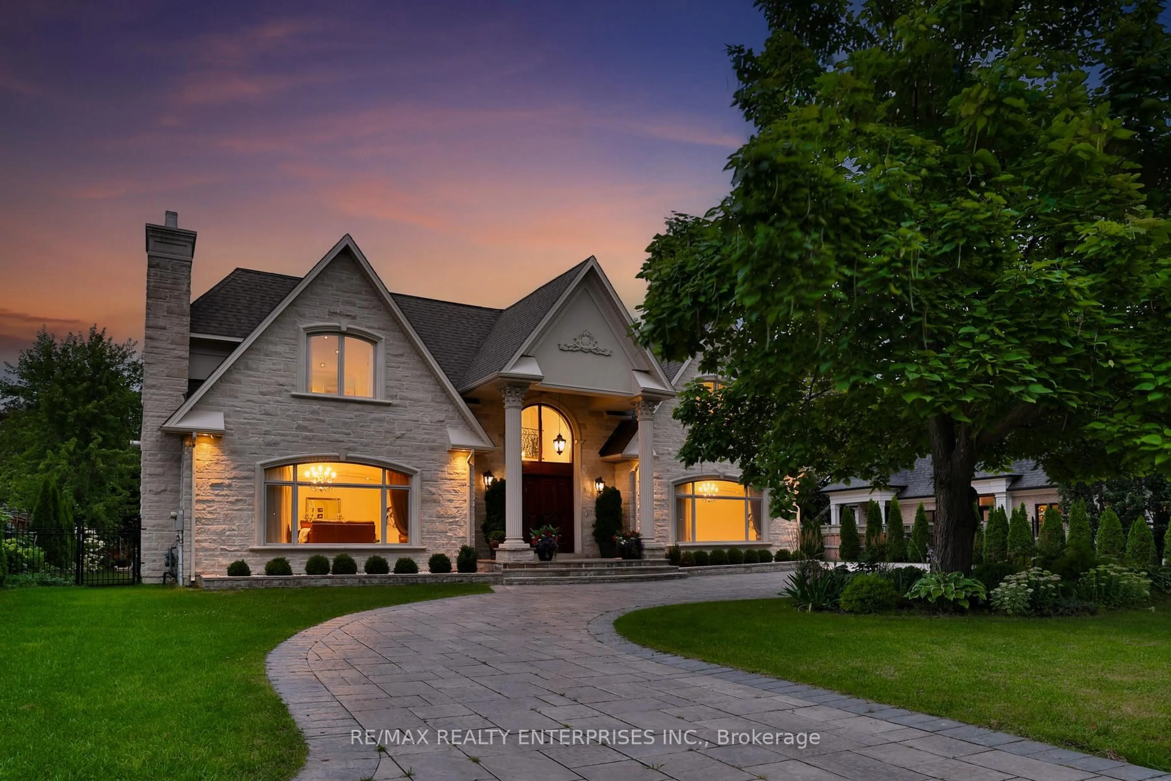 Home with brick exterior material, street for 1511 Broadmoor Ave, Mississauga Ontario L5G 3T7