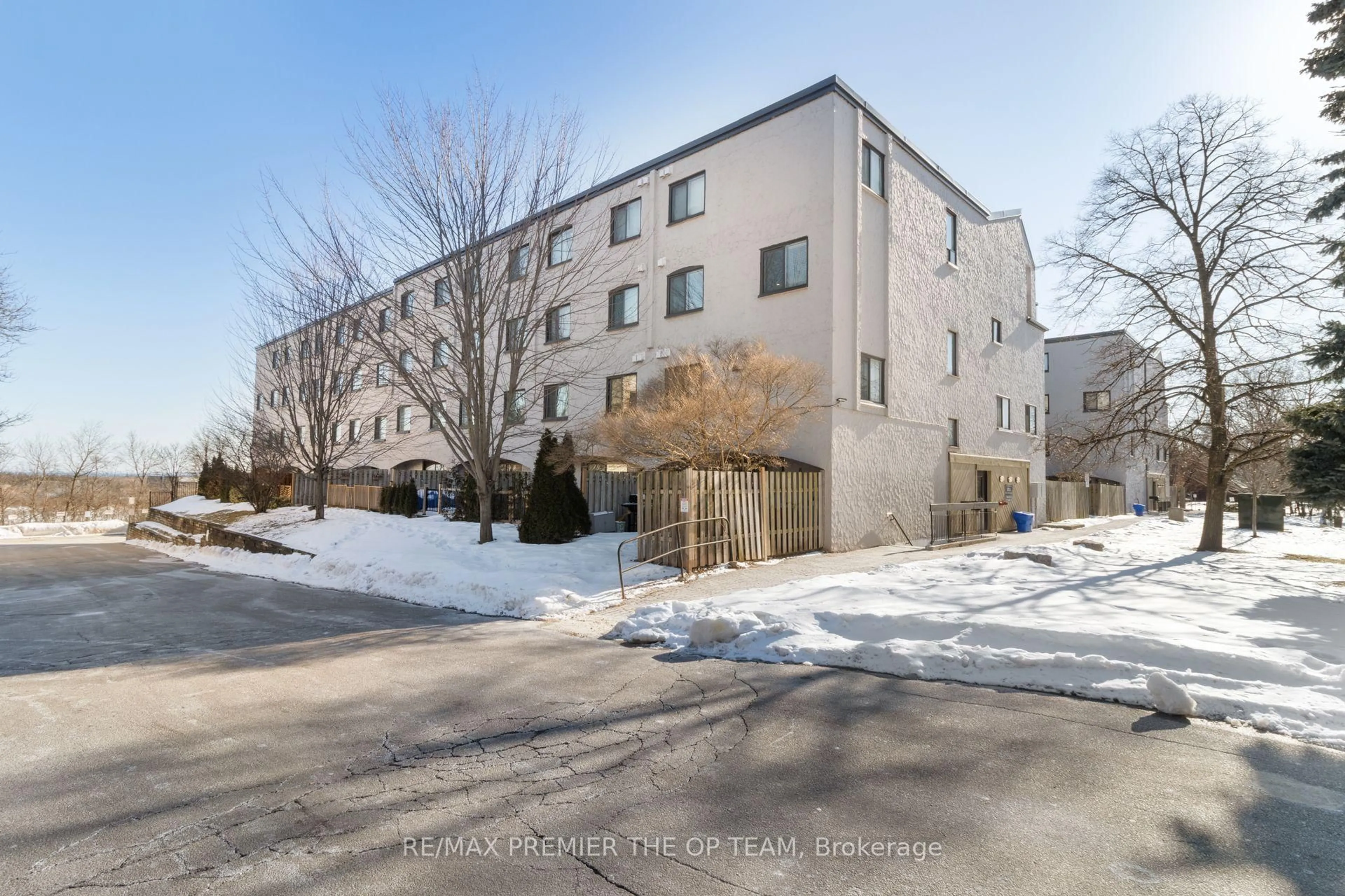 Unknown for 1016 Falgarwood Dr #37, Oakville Ontario L6H 2P5