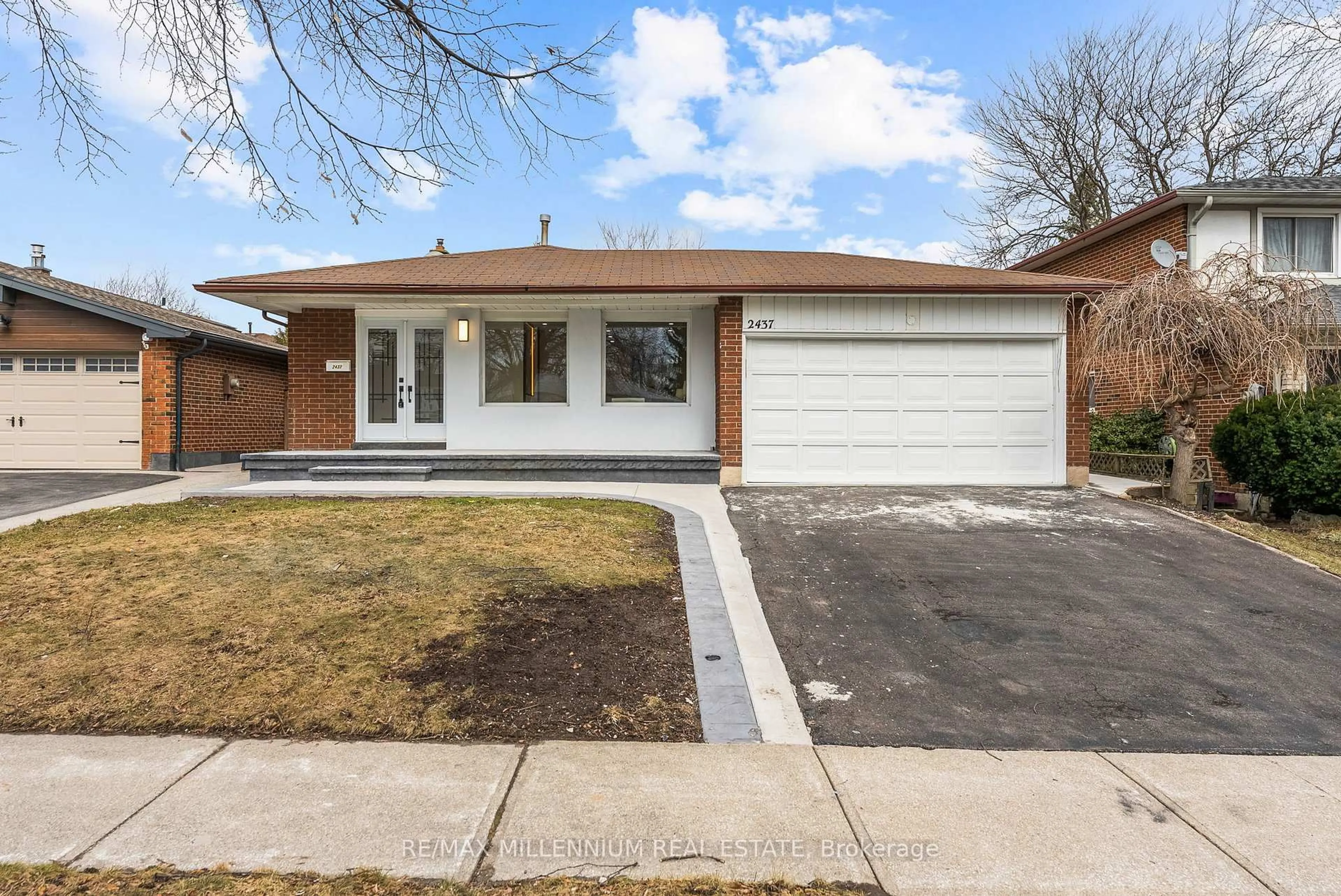 Home with brick exterior material, street for 2437 Chilsworthy Ave, Mississauga Ontario L5B 2R4