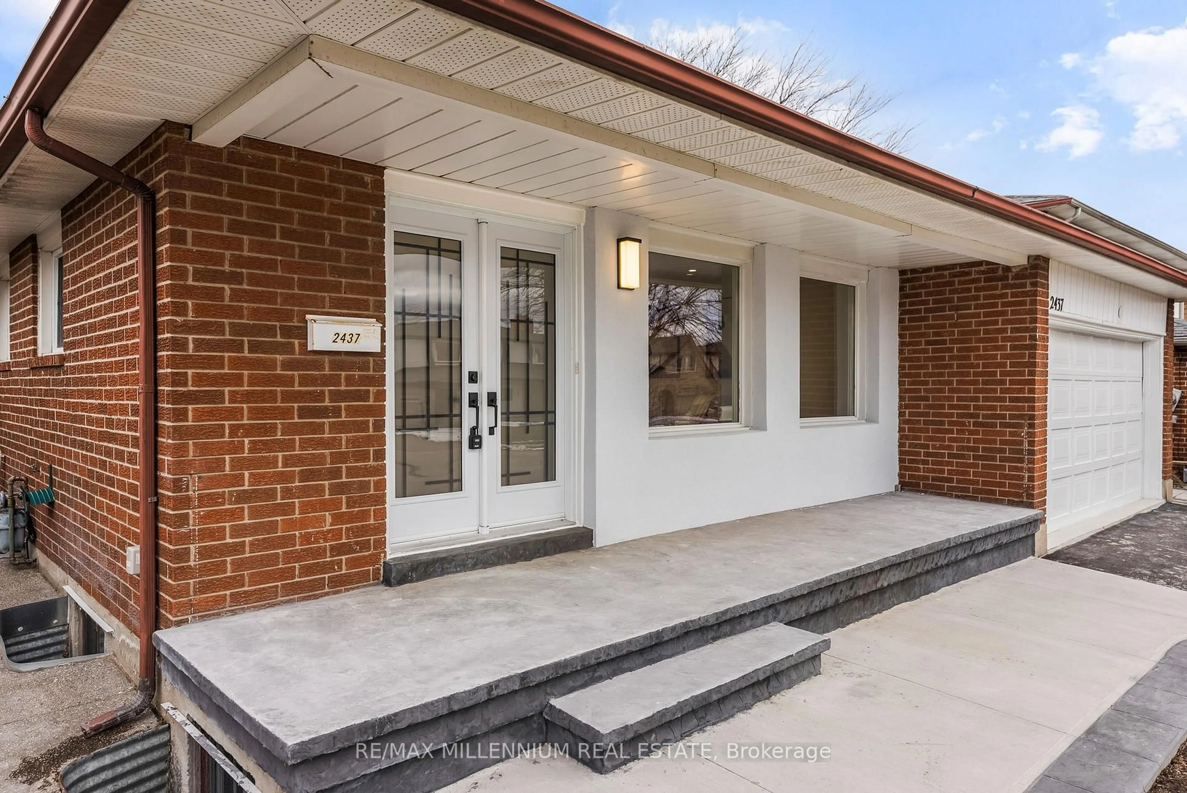 Home with brick exterior material, street for 2437 Chilsworthy Ave, Mississauga Ontario L5B 2R4