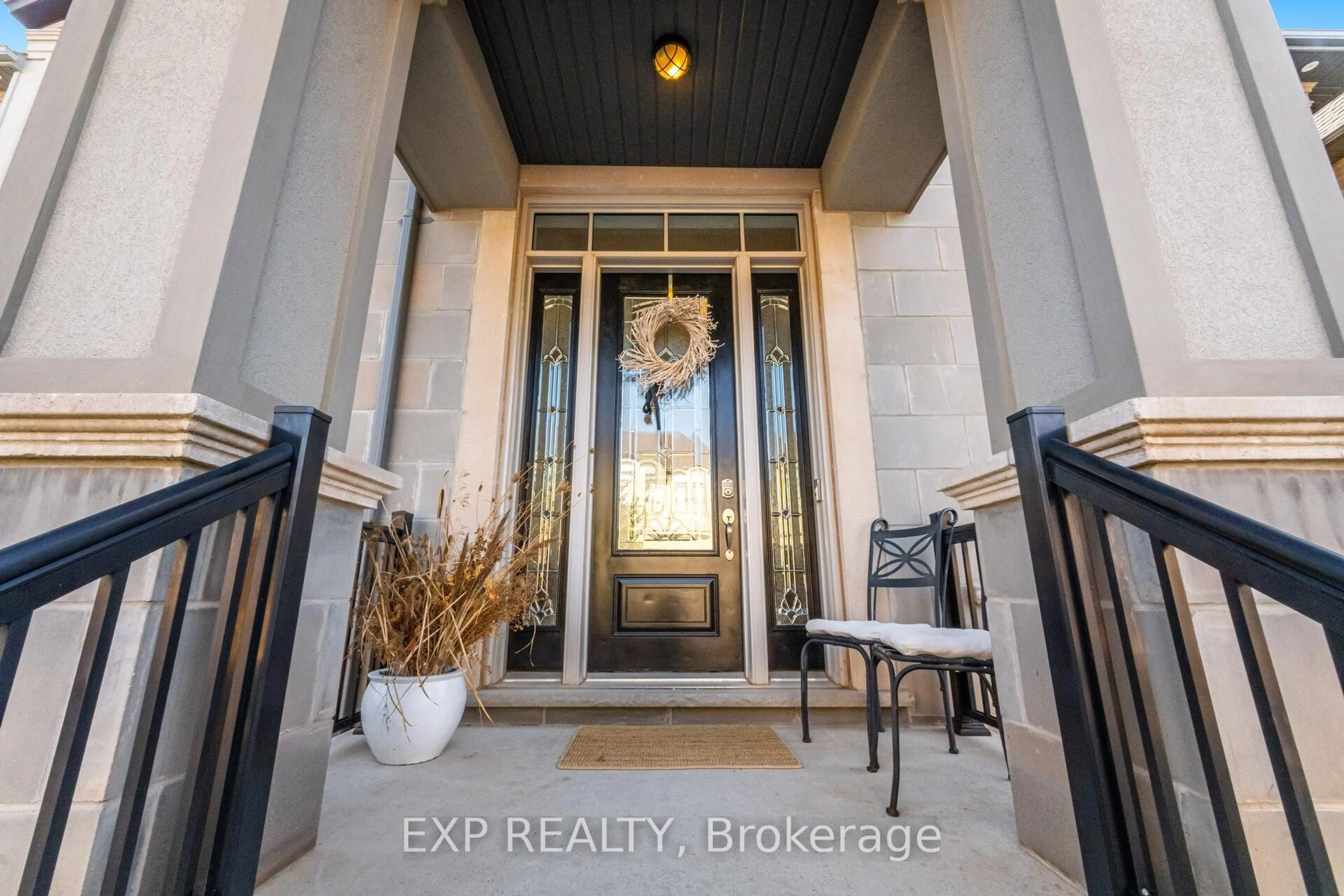 Indoor entryway for 3102 Millicent Ave, Oakville Ontario L6H 0V2