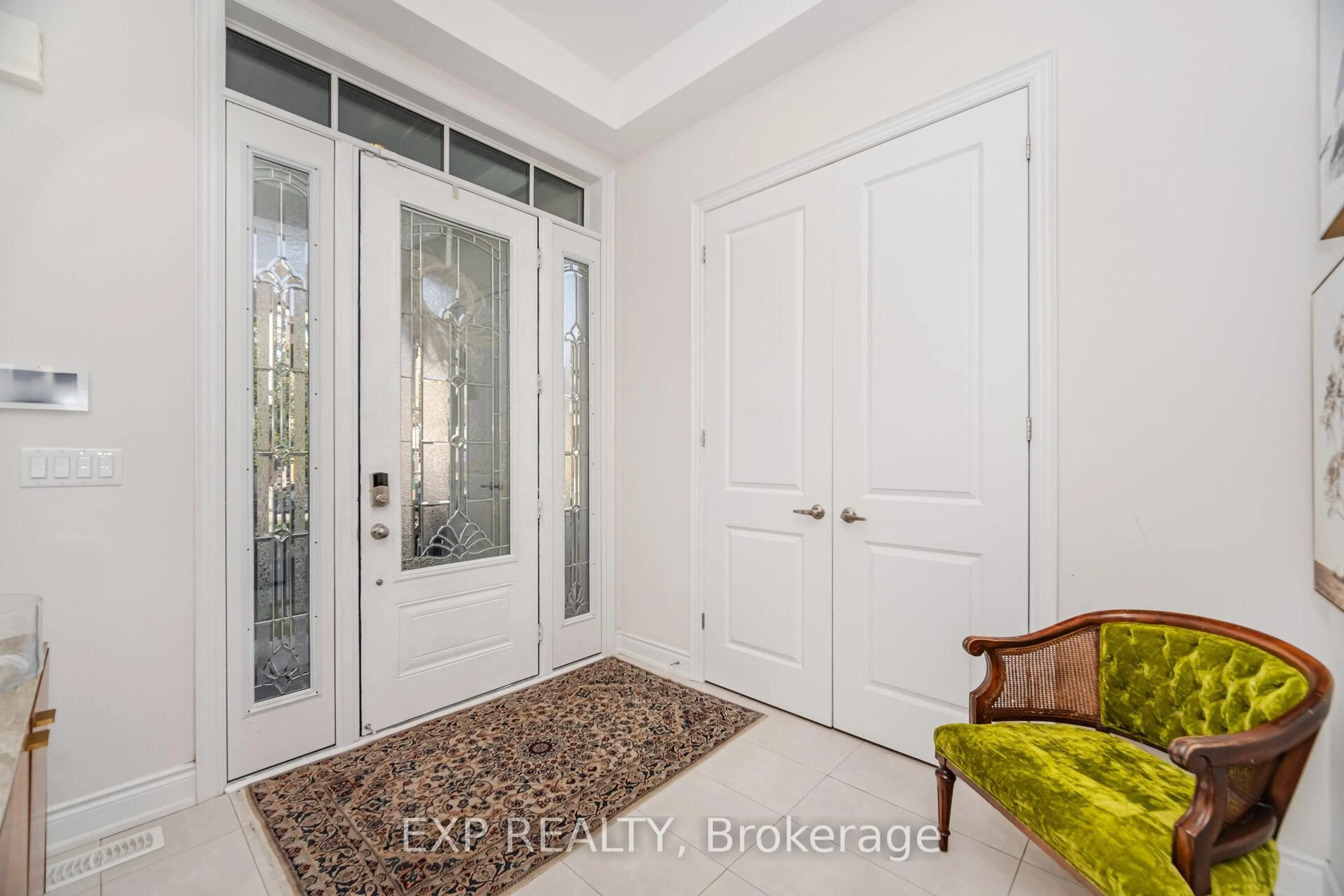 Indoor entryway for 3102 Millicent Ave, Oakville Ontario L6H 0V2