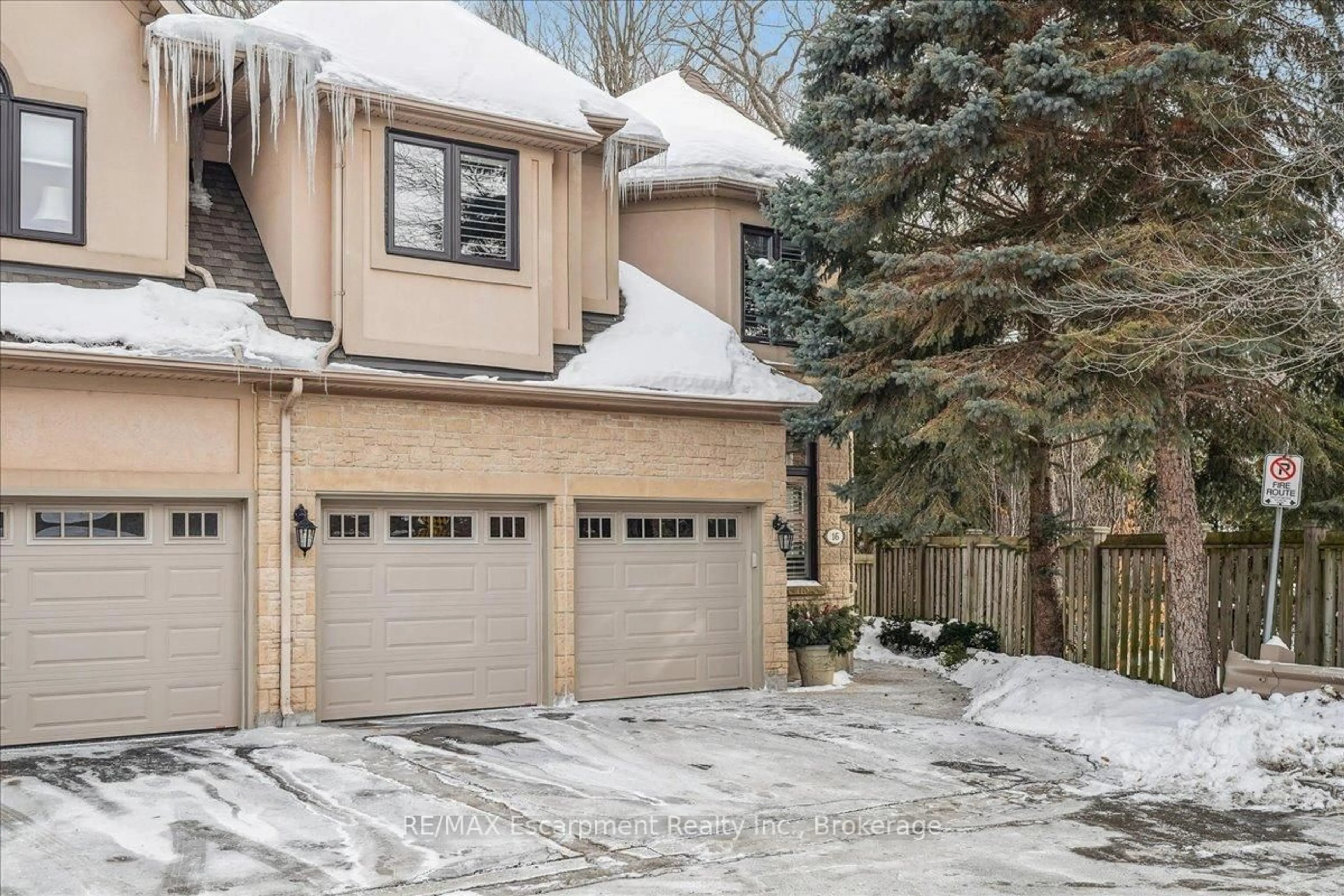 Unknown for 2303 Hill Ridge Crt #16, Oakville Ontario L6M 3N3