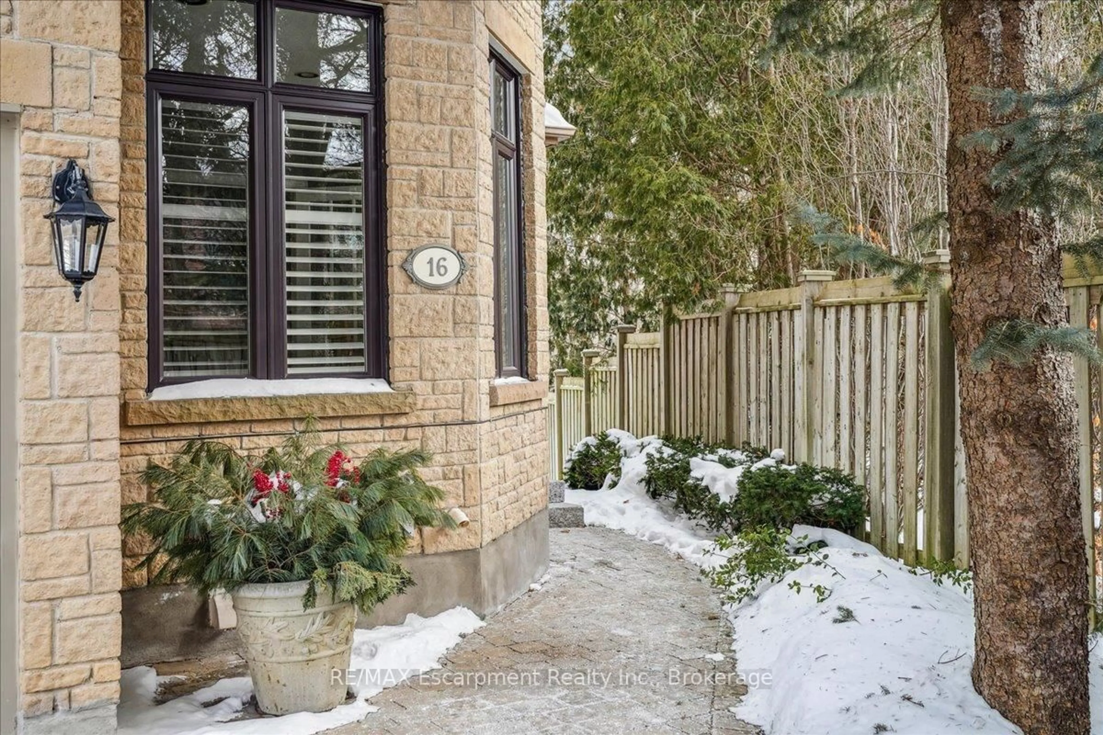 Patio, street for 2303 Hill Ridge Crt #16, Oakville Ontario L6M 3N3