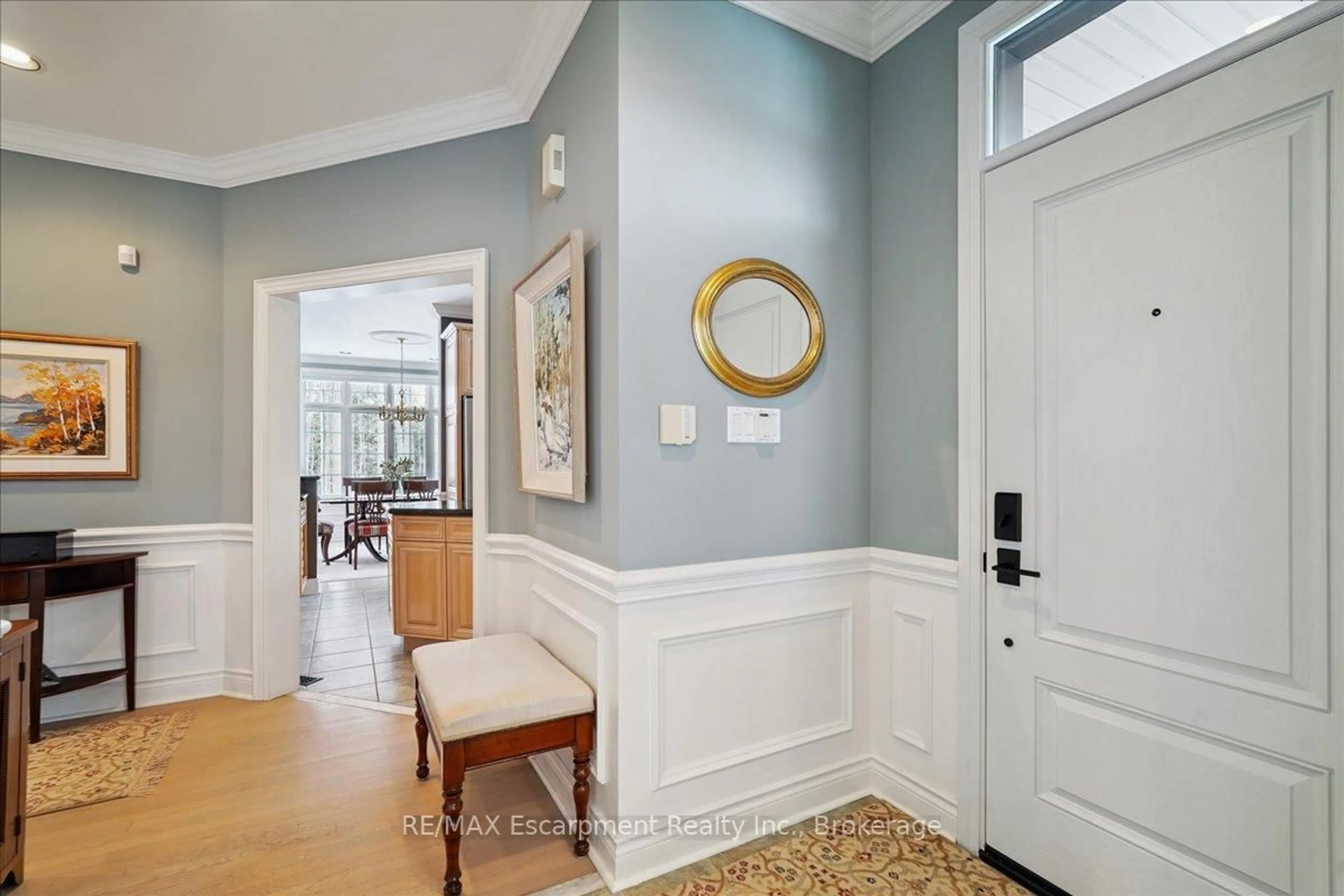 Indoor entryway for 2303 Hill Ridge Crt #16, Oakville Ontario L6M 3N3