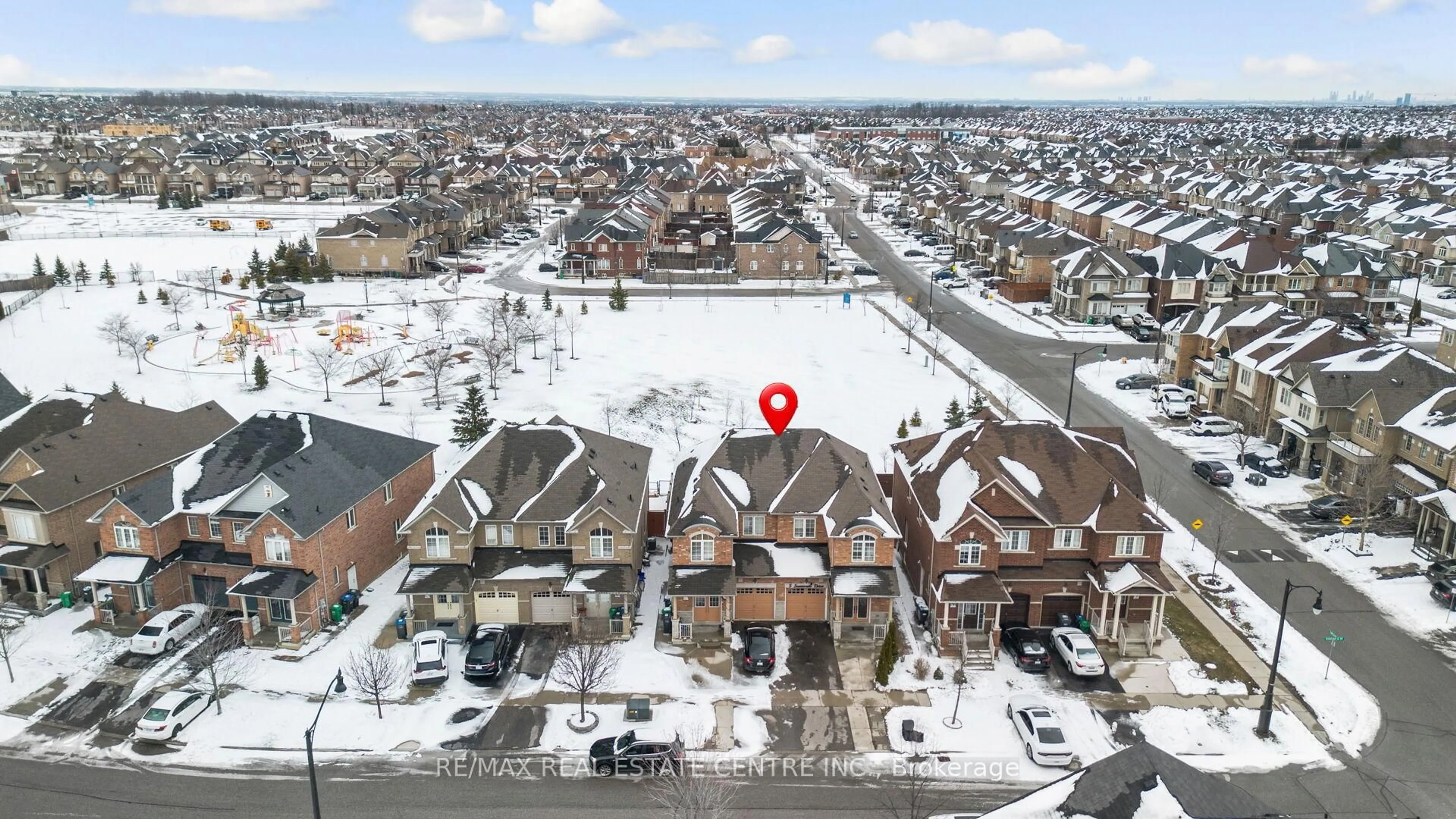 A pic from outside/outdoor area/front of a property/back of a property/a pic from drone, street for 5 Sussexvale Dr, Brampton Ontario L6R 3S1