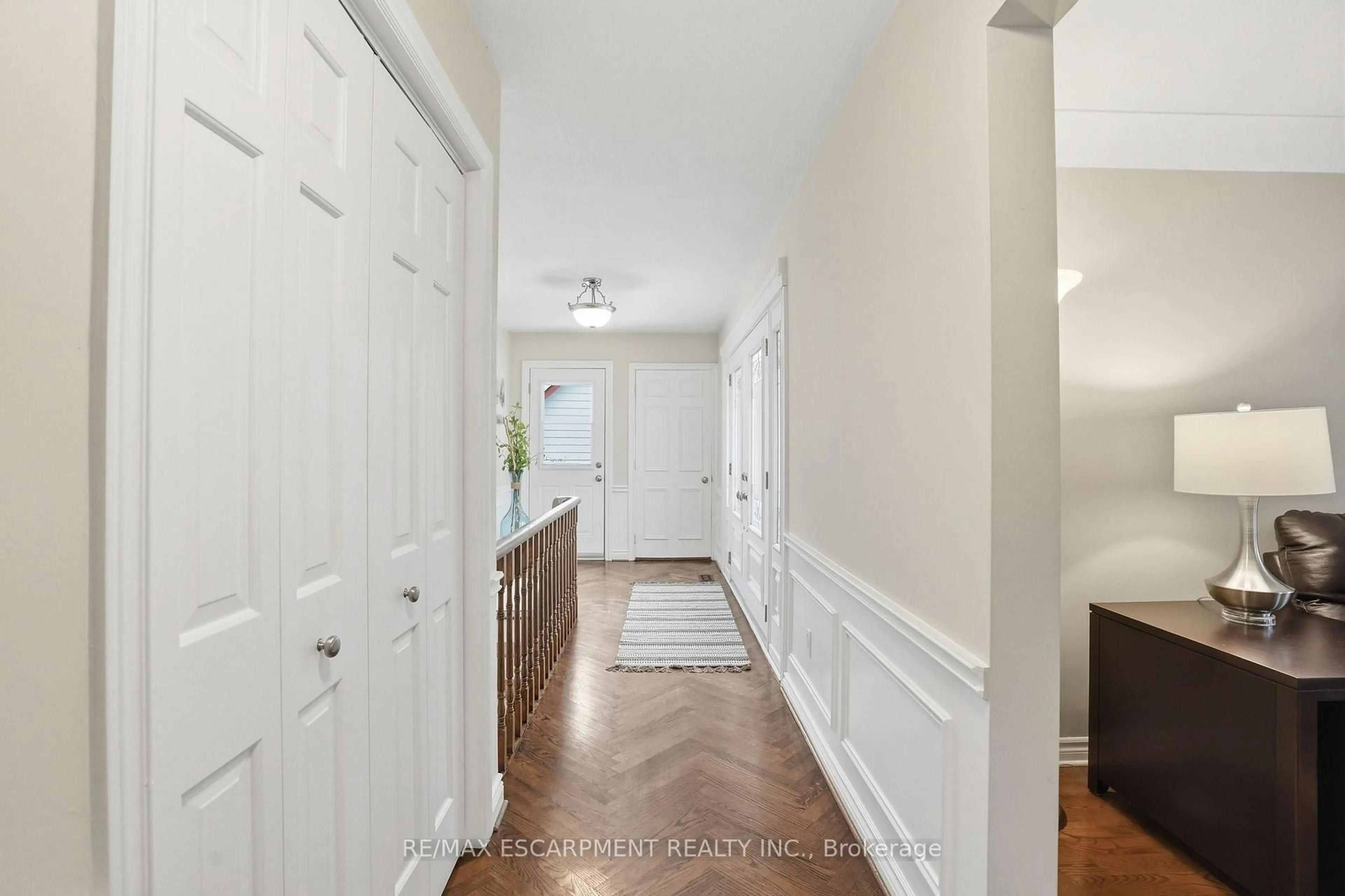 Indoor entryway for 1995 Kerns Rd, Burlington Ontario L7P 3J2